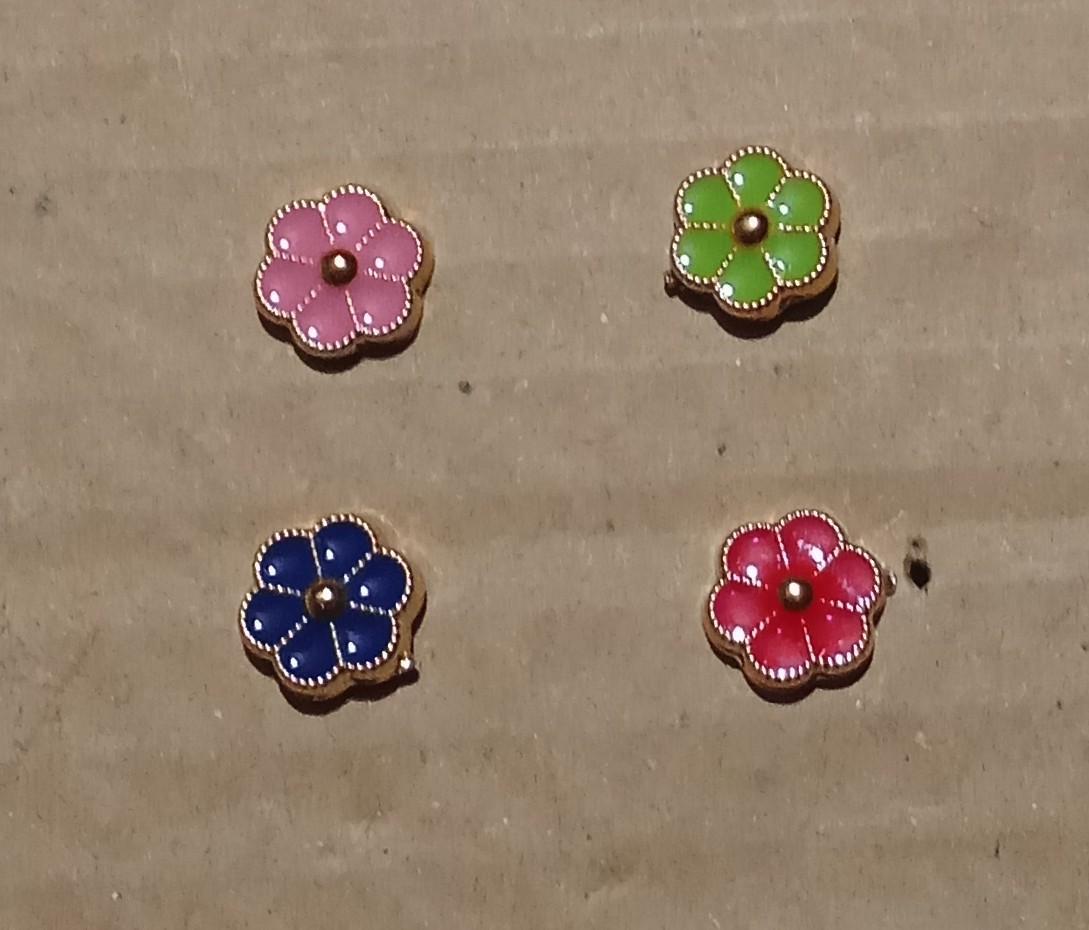 troc de troc 4 pin's fleur divers avec attache neuf image 0