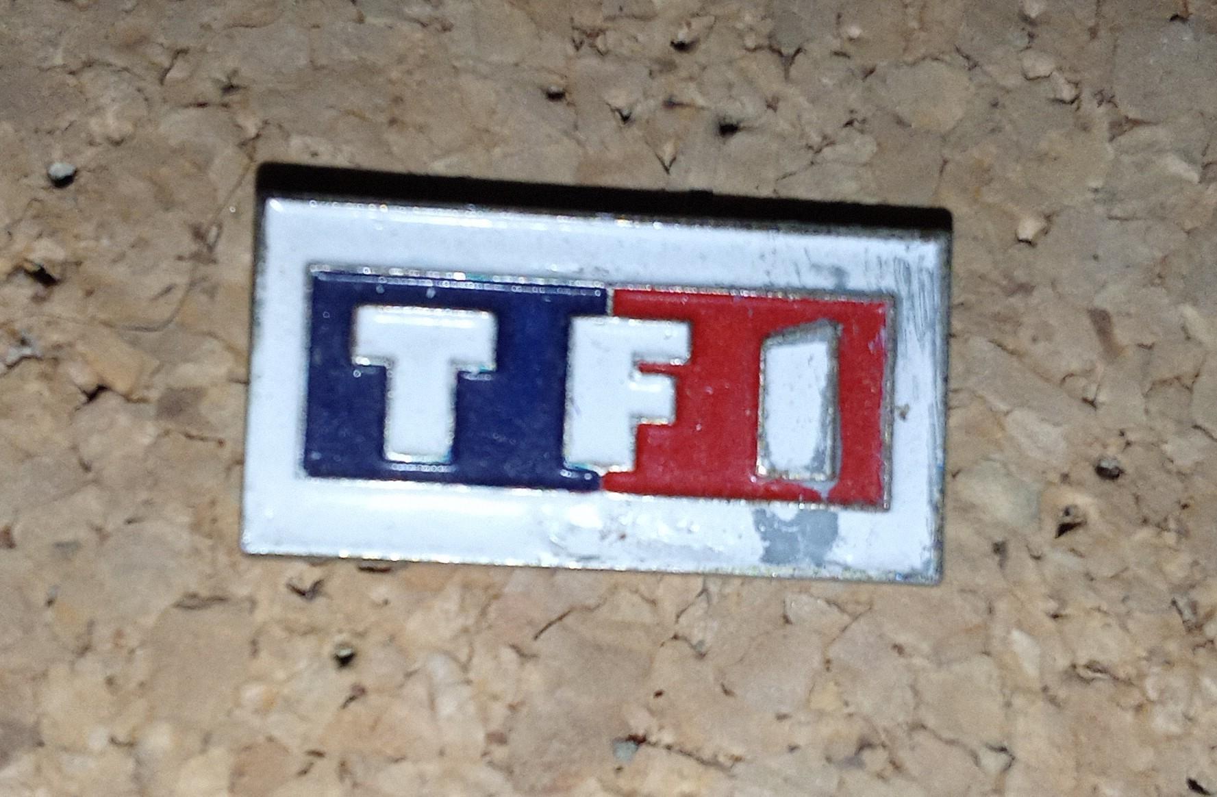 troc de troc pin's tf1 sans attache image 0