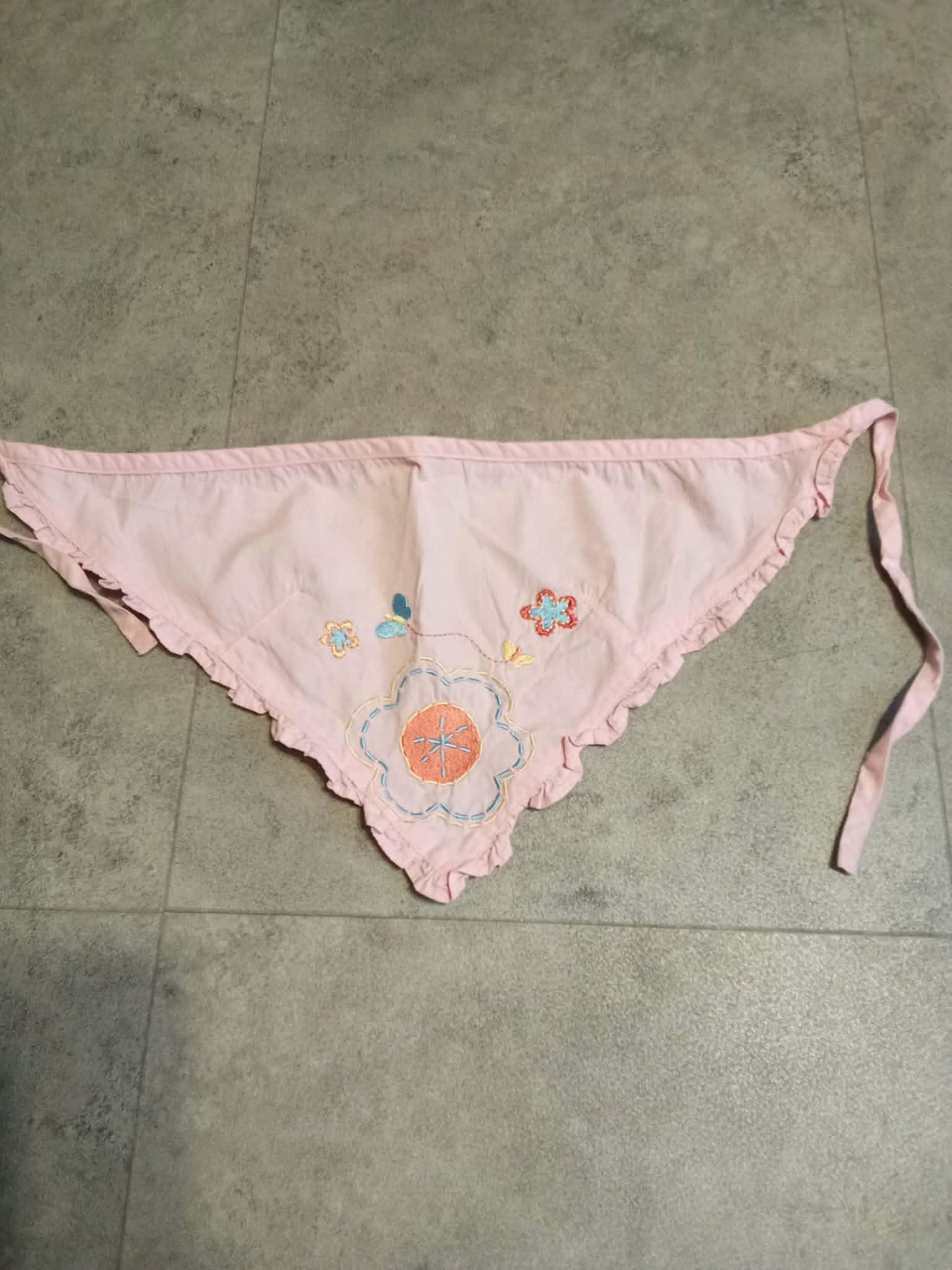 troc de troc fichu rose  petite fille   2 noisettes image 0