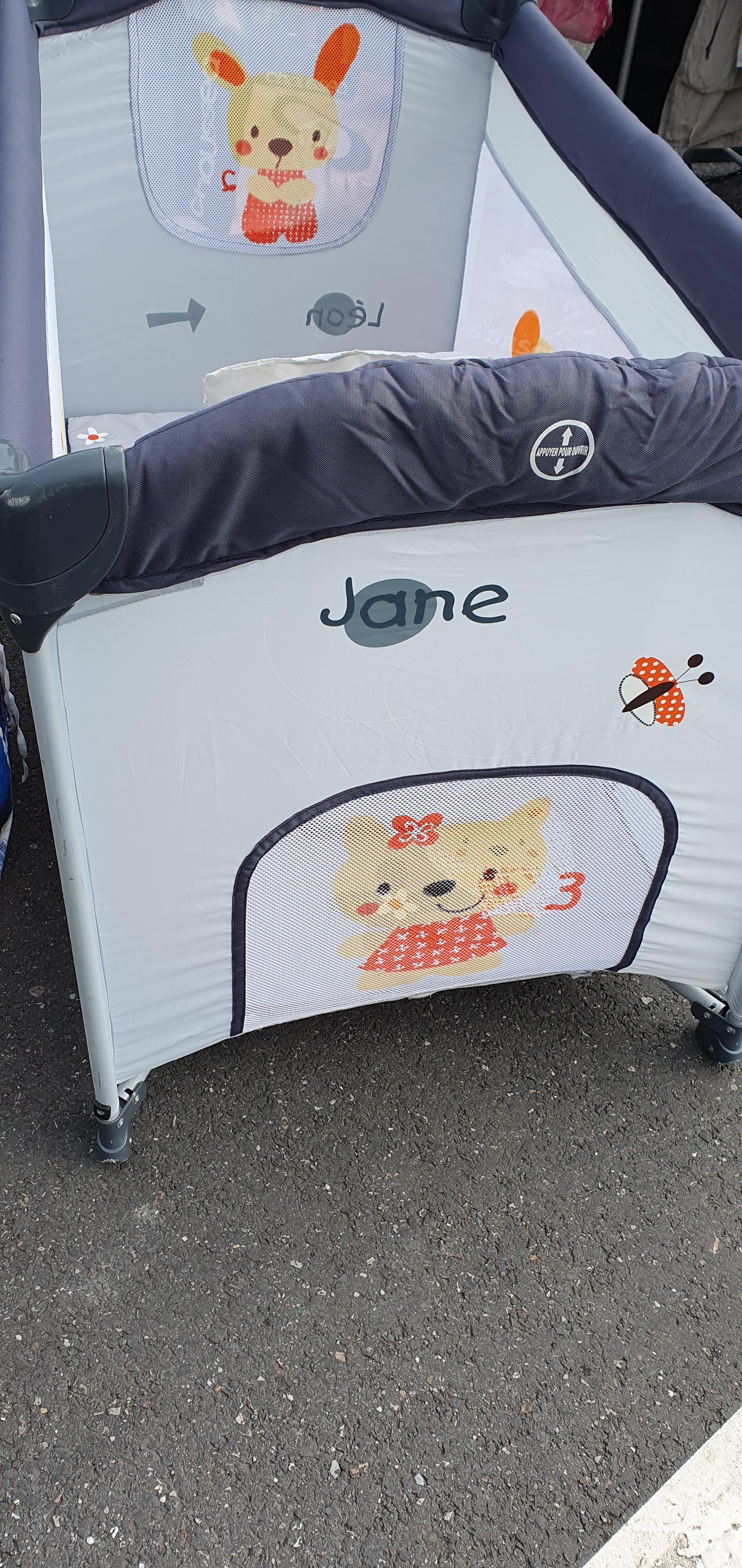 troc de troc lit pliant bébé image 0