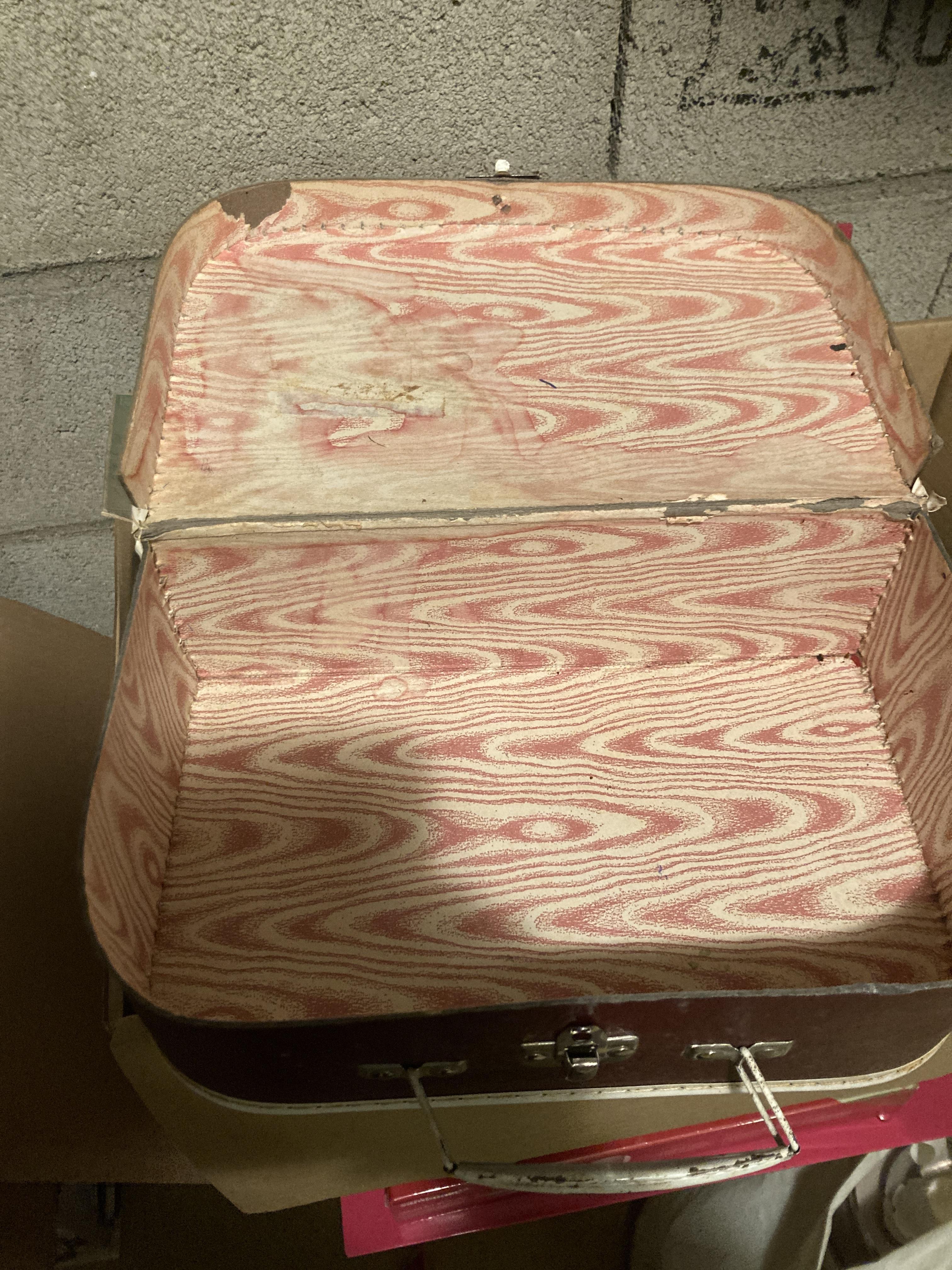 troc de troc petite valise en carton à customiser image 1