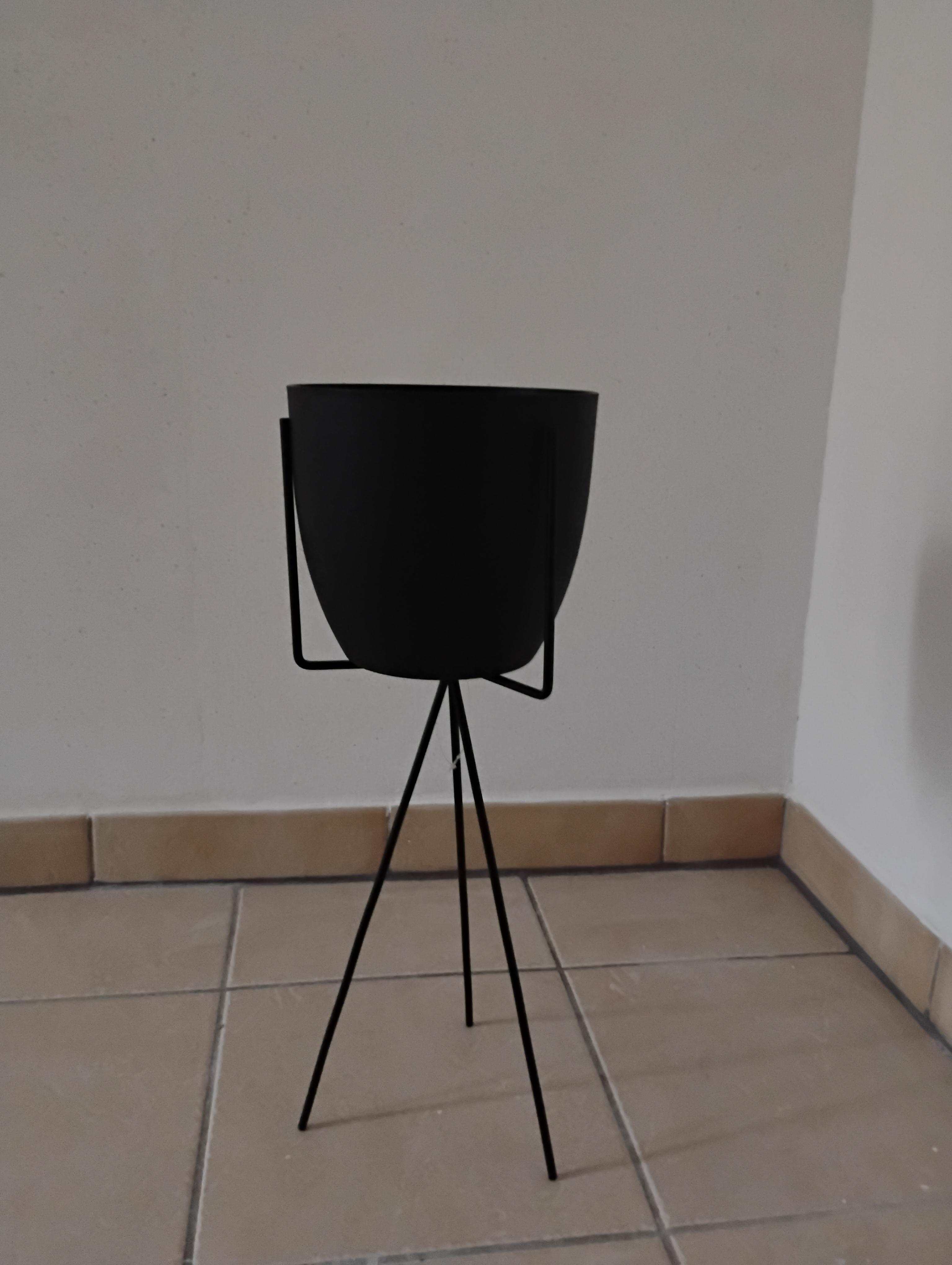 troc de troc pot plante avec support métallique image 0