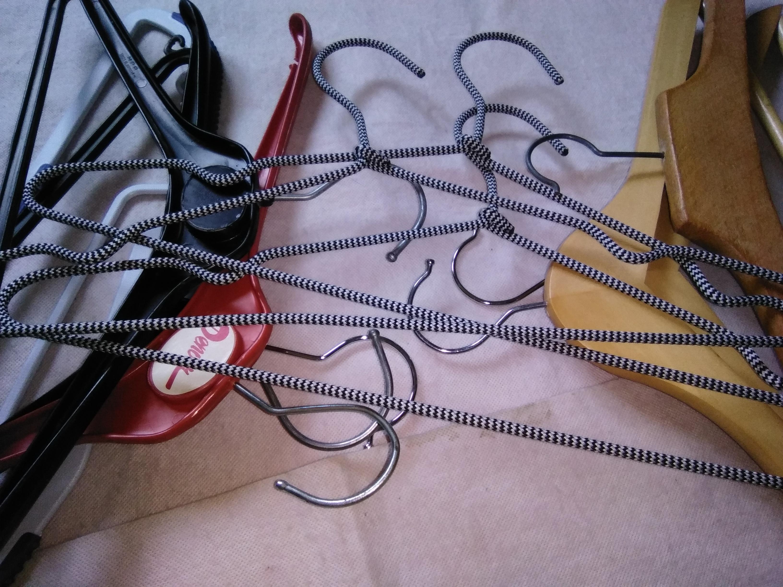 troc de troc lot 10 cintres, vêtements, très bon état image 1