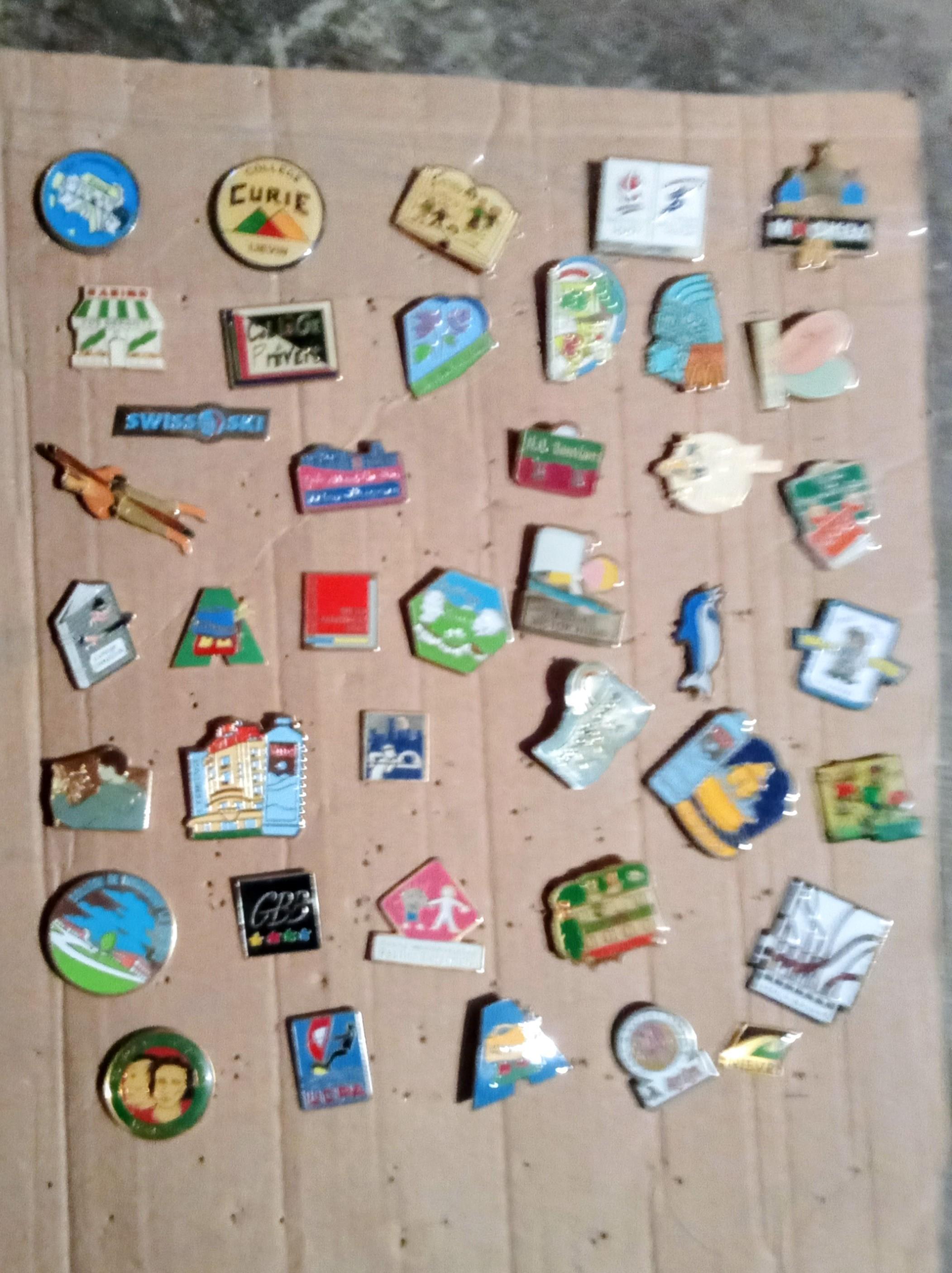 troc de troc lot de pin's divers image 0