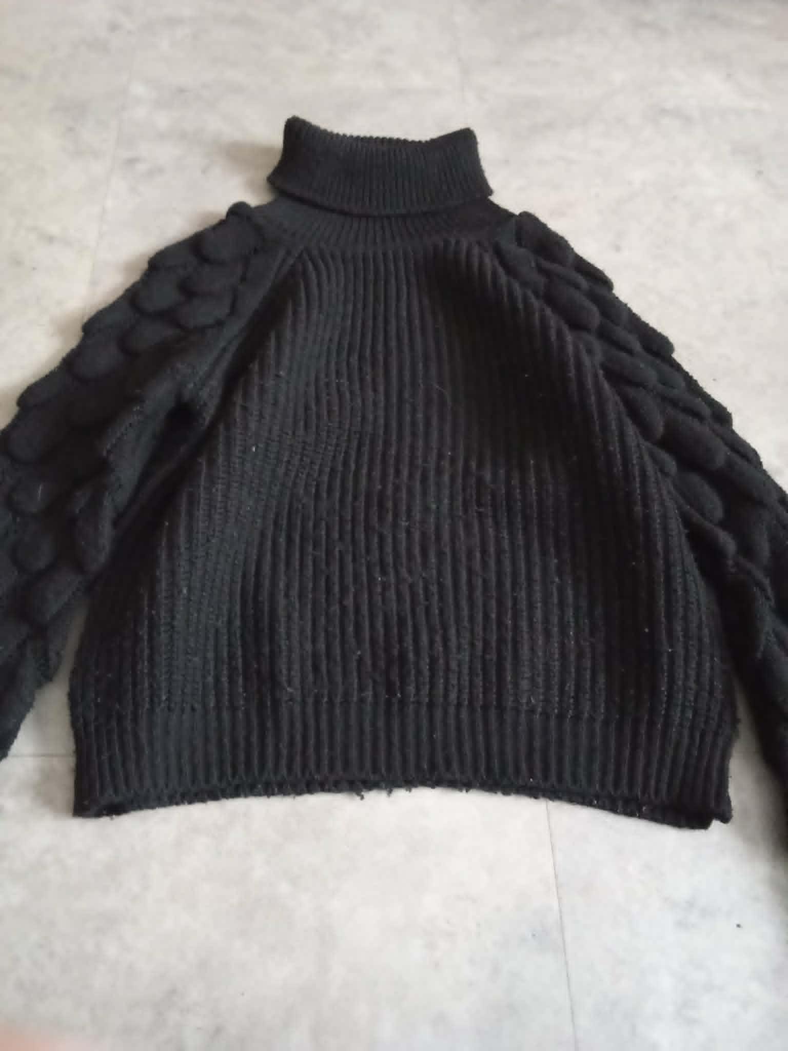 troc de troc gros pull col roulé noir manches fantaisie taille 38 image 0