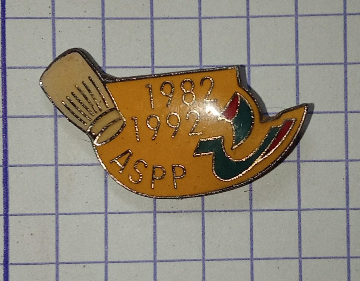 troc de troc pin's avec attache image 0