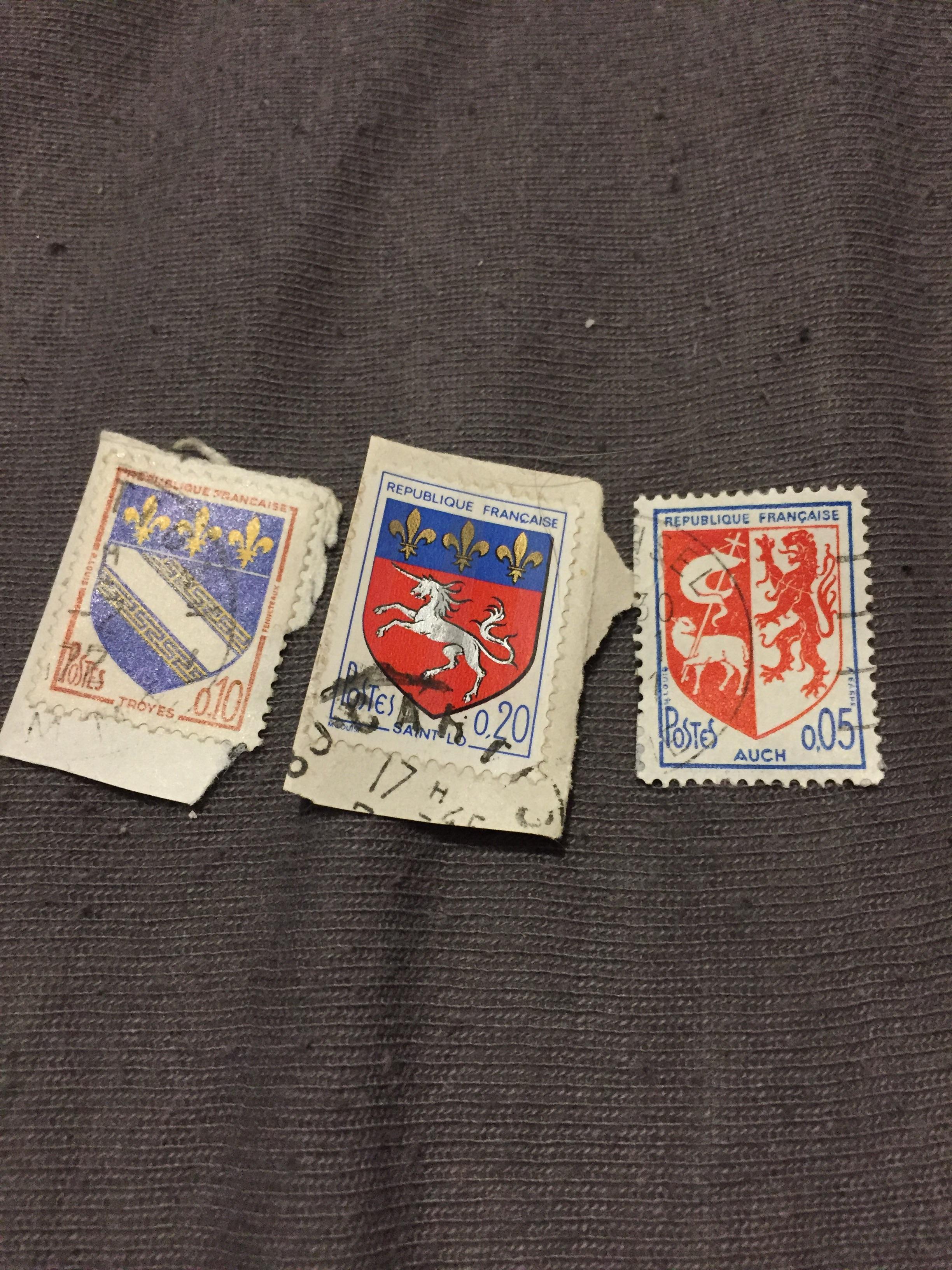 troc de troc lot de 3 timbres blason troyes, auch, st-lo image 0