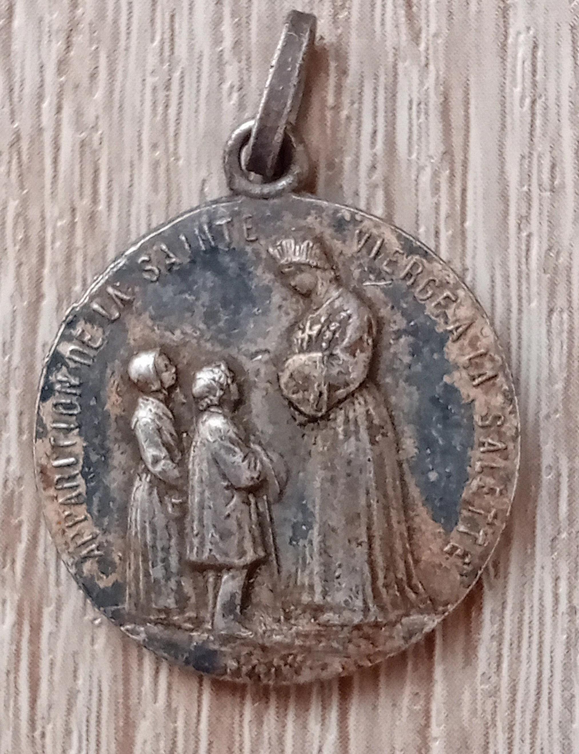 troc de troc une médaille pendentif de l appartion de la sainte vierge image 0