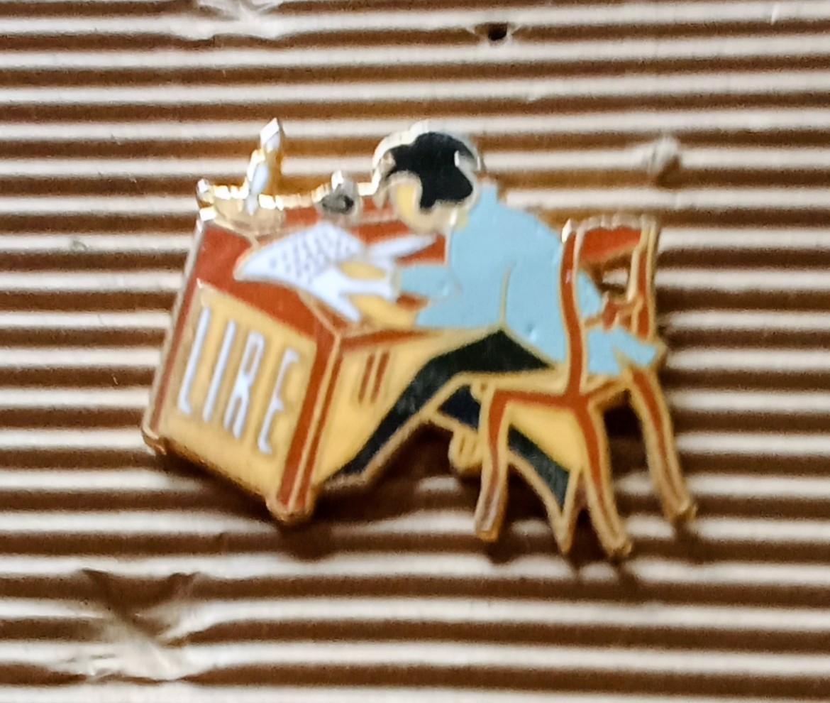 troc de troc pin's ecole réserver lilas91 image 0