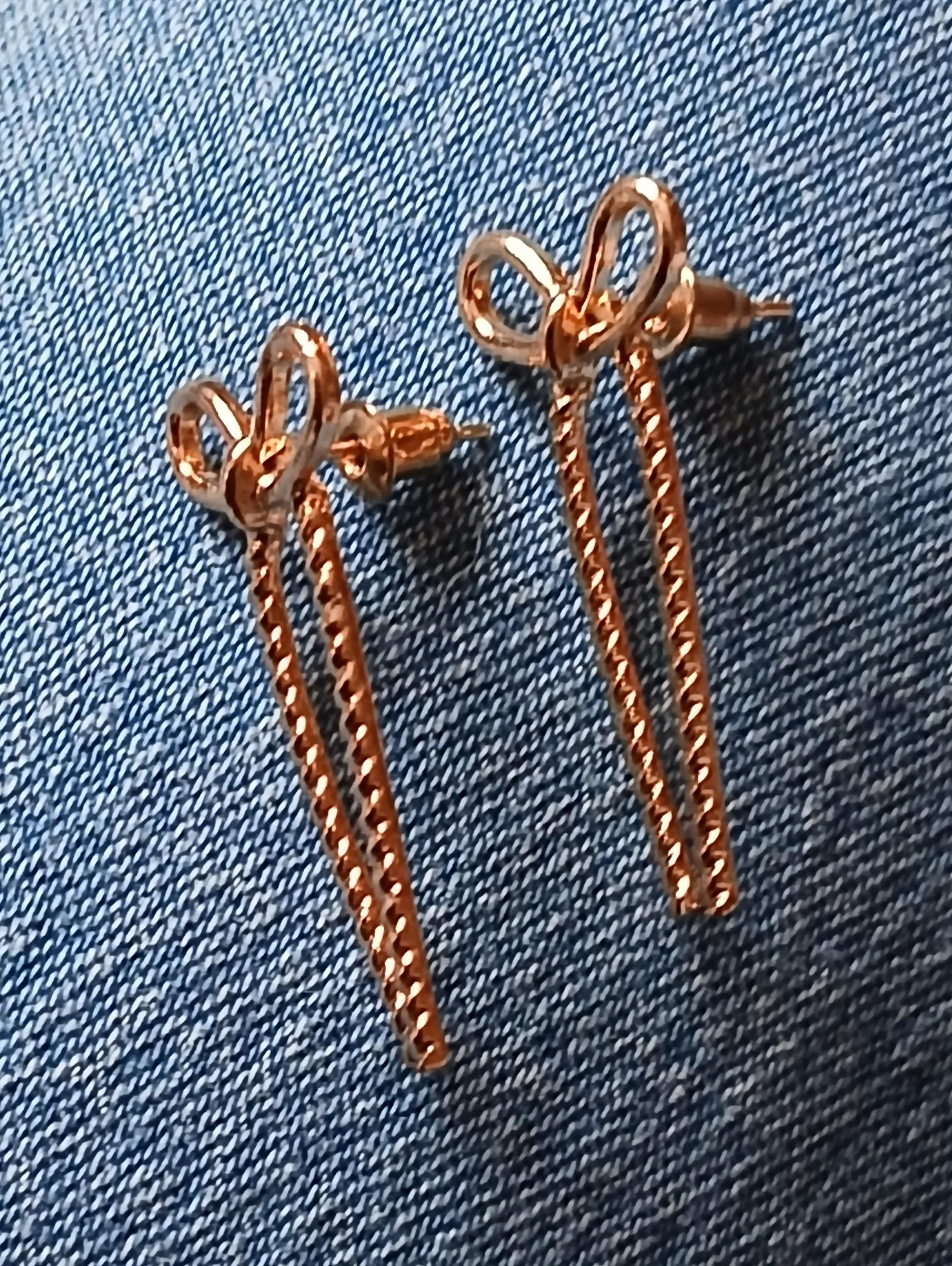 troc de troc une boucle d oreille image 0