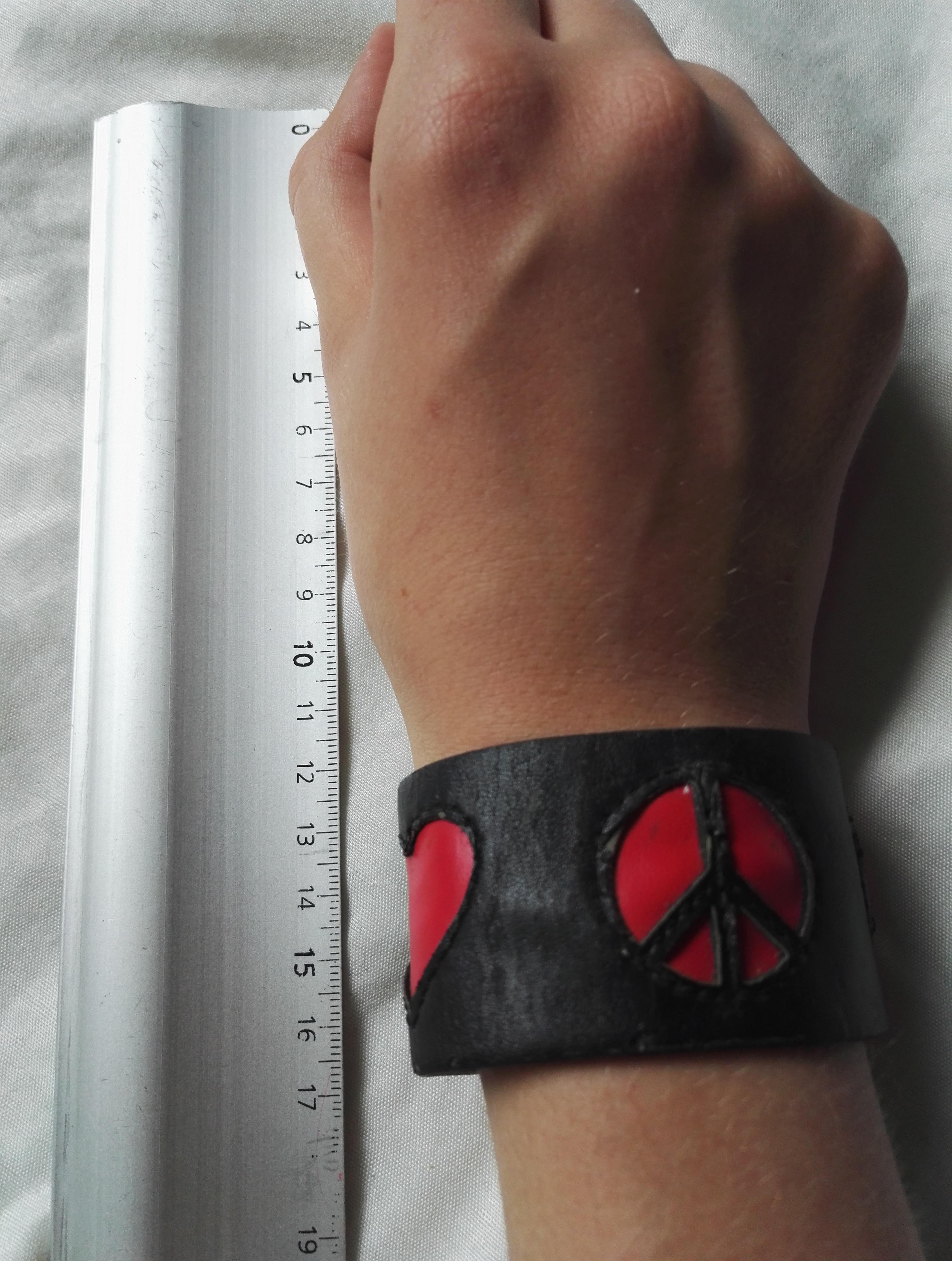 troc de troc bracelet similicuir noir et rouge paix & coeurs image 2