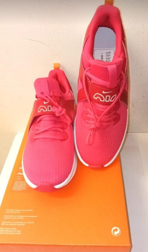 troc de troc nike air femme pointure 38 ou 38 1/2 neuf image 0