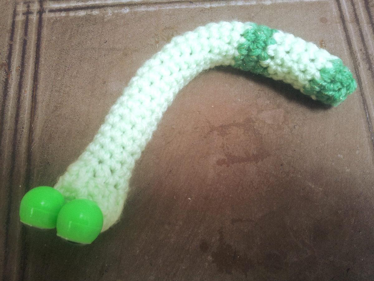 troc de troc petit ver au crochet fait main image 2