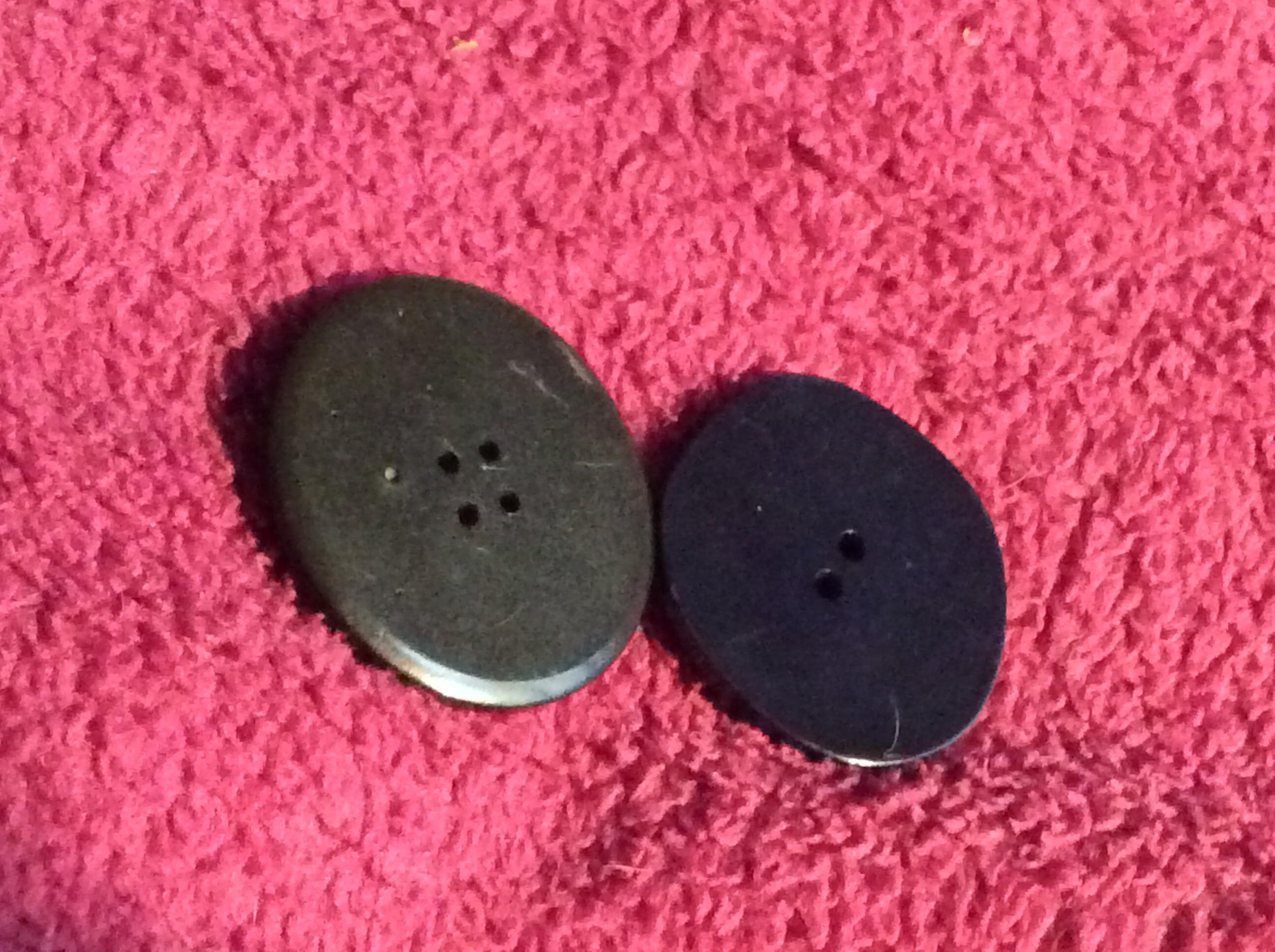 troc de troc 2 boutons 3,5 cm noir et bleu marine années 70 80 image 1