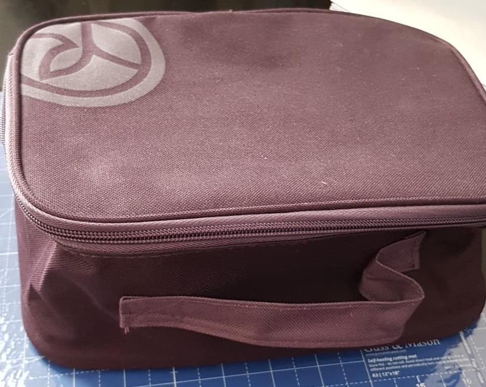 troc de troc trousse de toilette yves rocher violette image 0