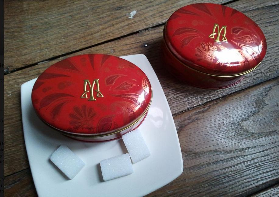 troc de troc 1 mini boîte ovale maxim's en métal rouge image 1