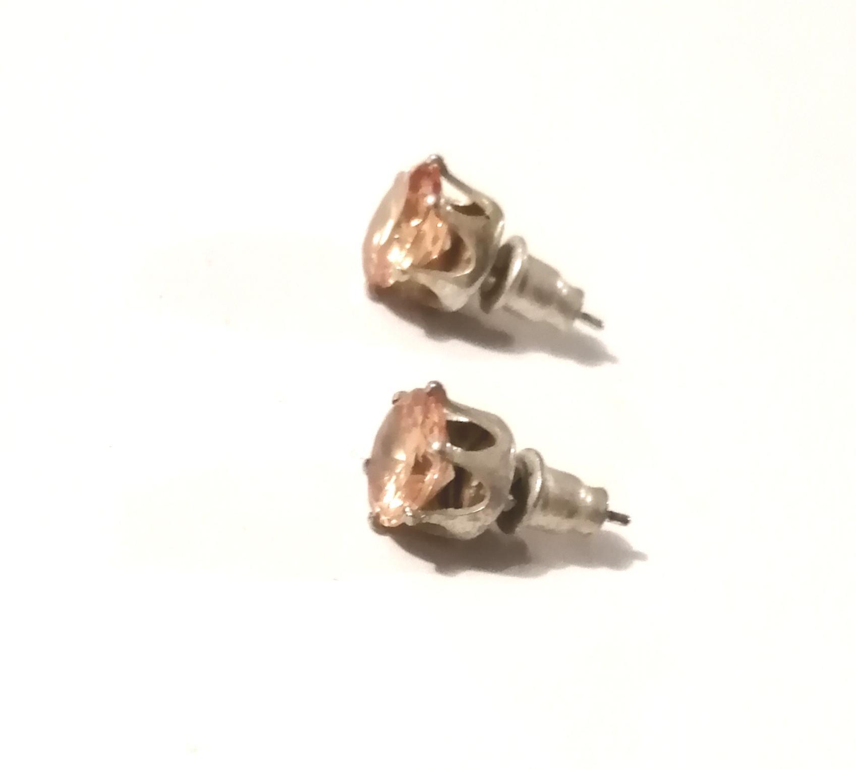 troc de troc clous d'oreilles (n° 4) image 0