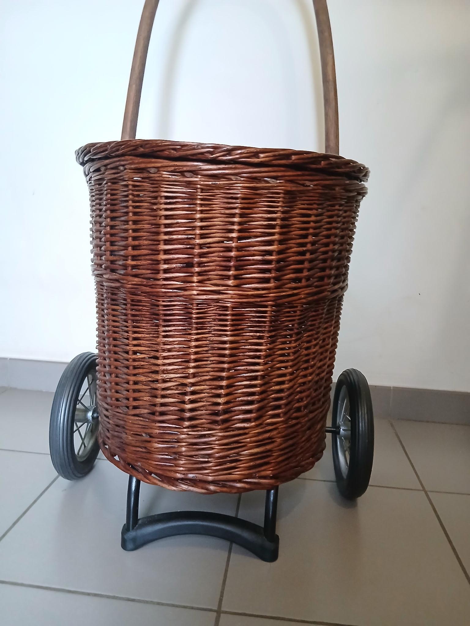 troc de troc panier osier à roulettes image 1