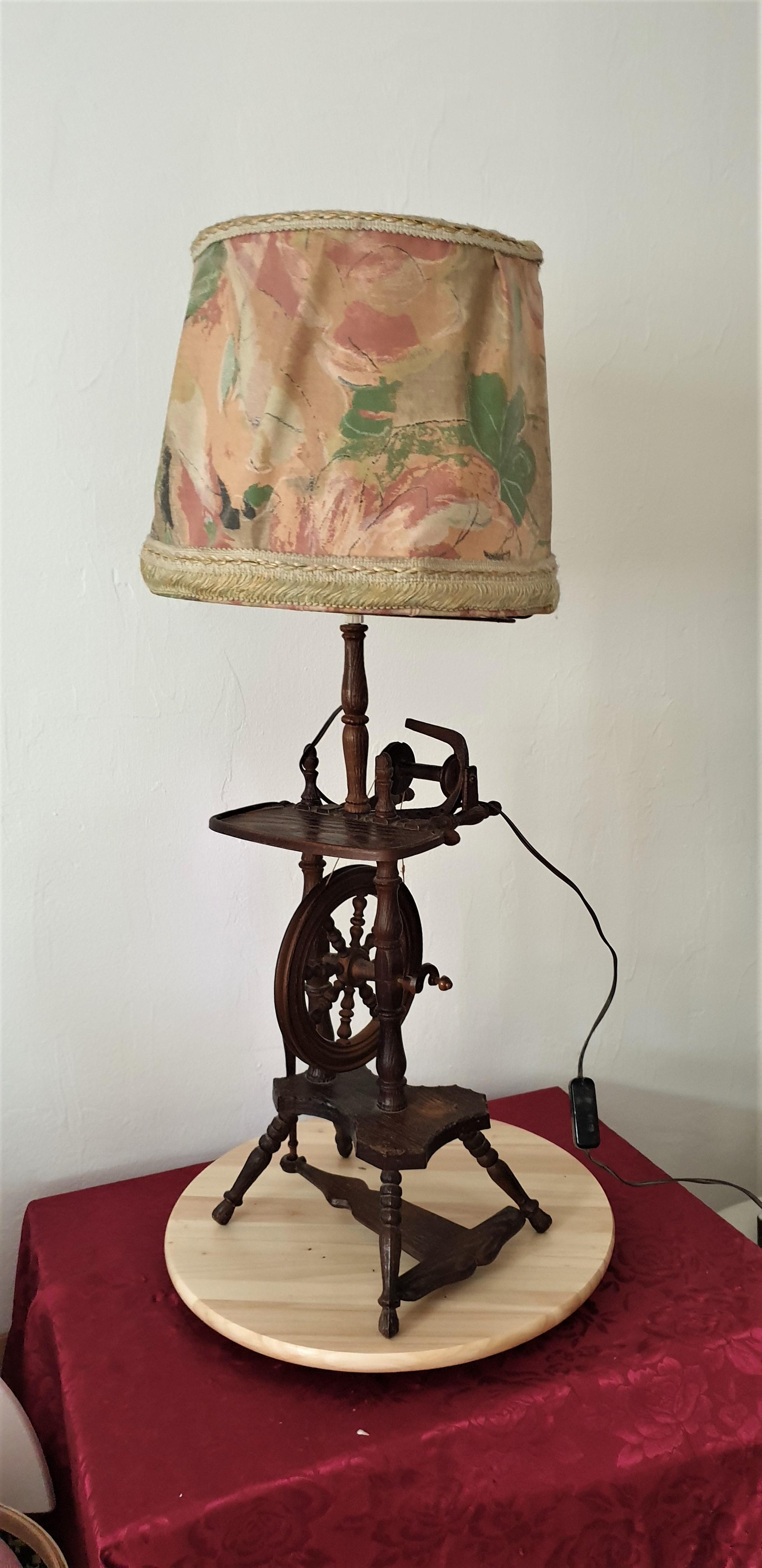 troc de troc lampe en forme de rouet image 1