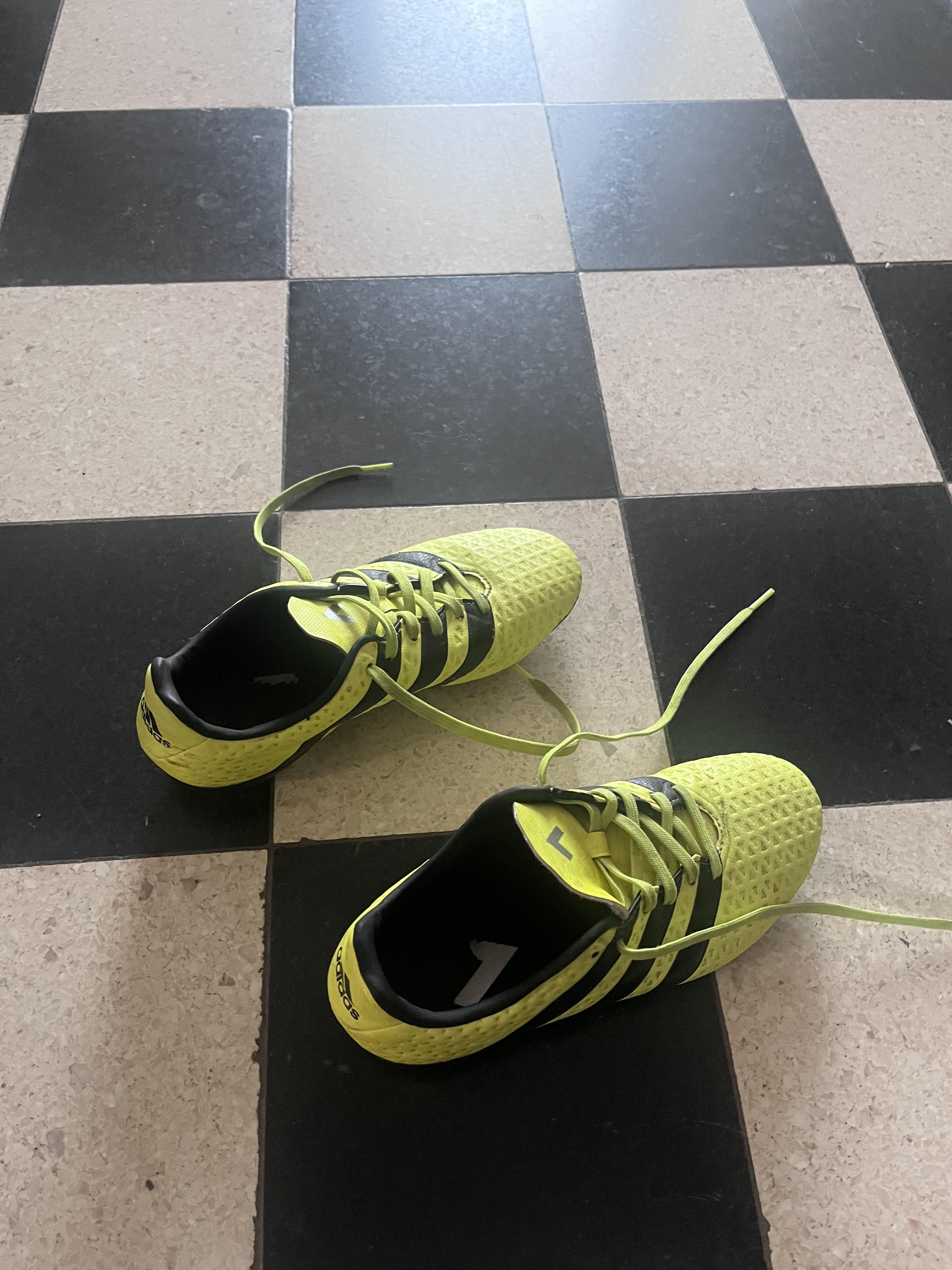 troc de troc chaussure foot pointure 36 image 0
