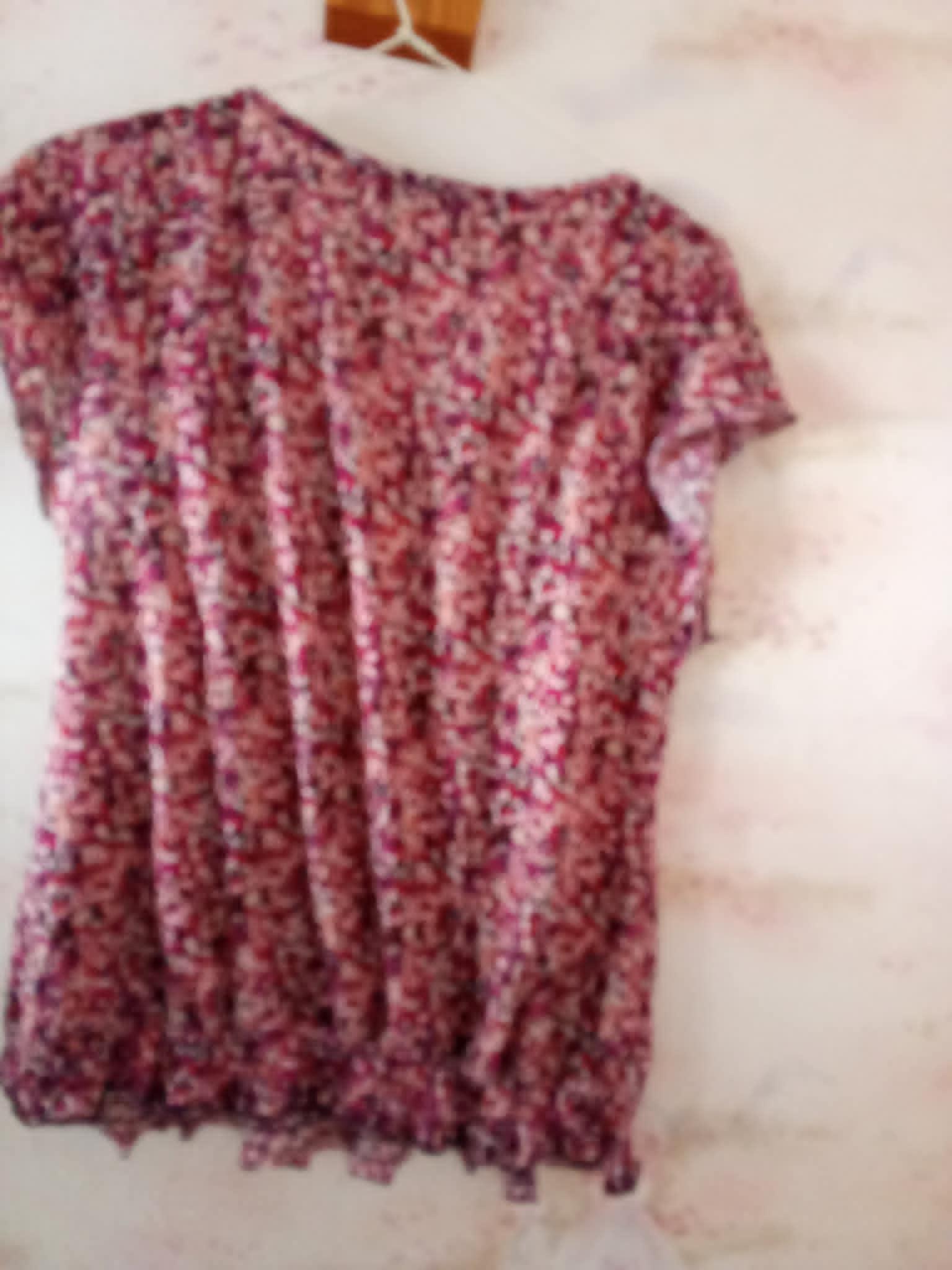 troc de troc haut rose petite fleur  marque woman  taille 46/480 image 1