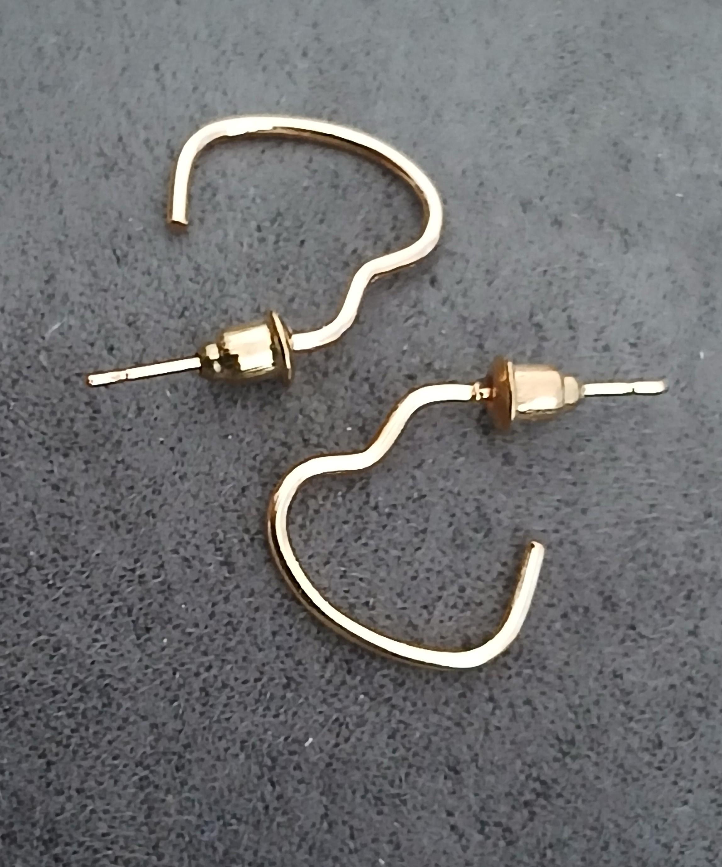 troc de troc reserver troqueuse une boucle d oreille image 0