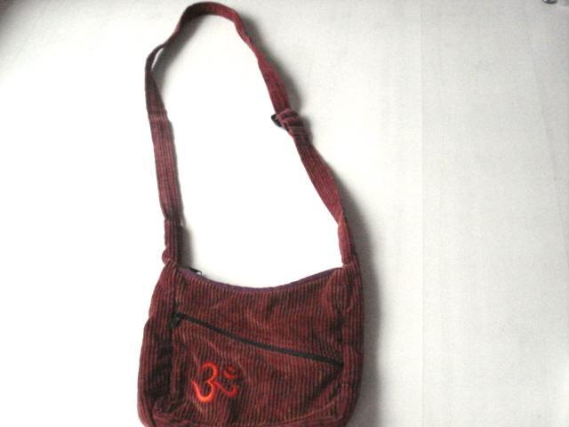 troc de troc sac besace velours bordeaux image 2