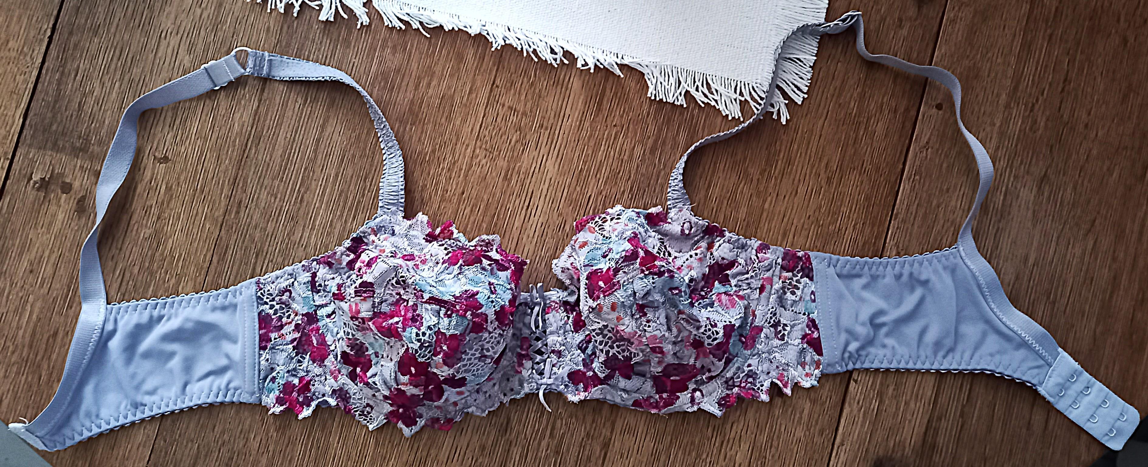 troc de troc soutien-gorge. image 0