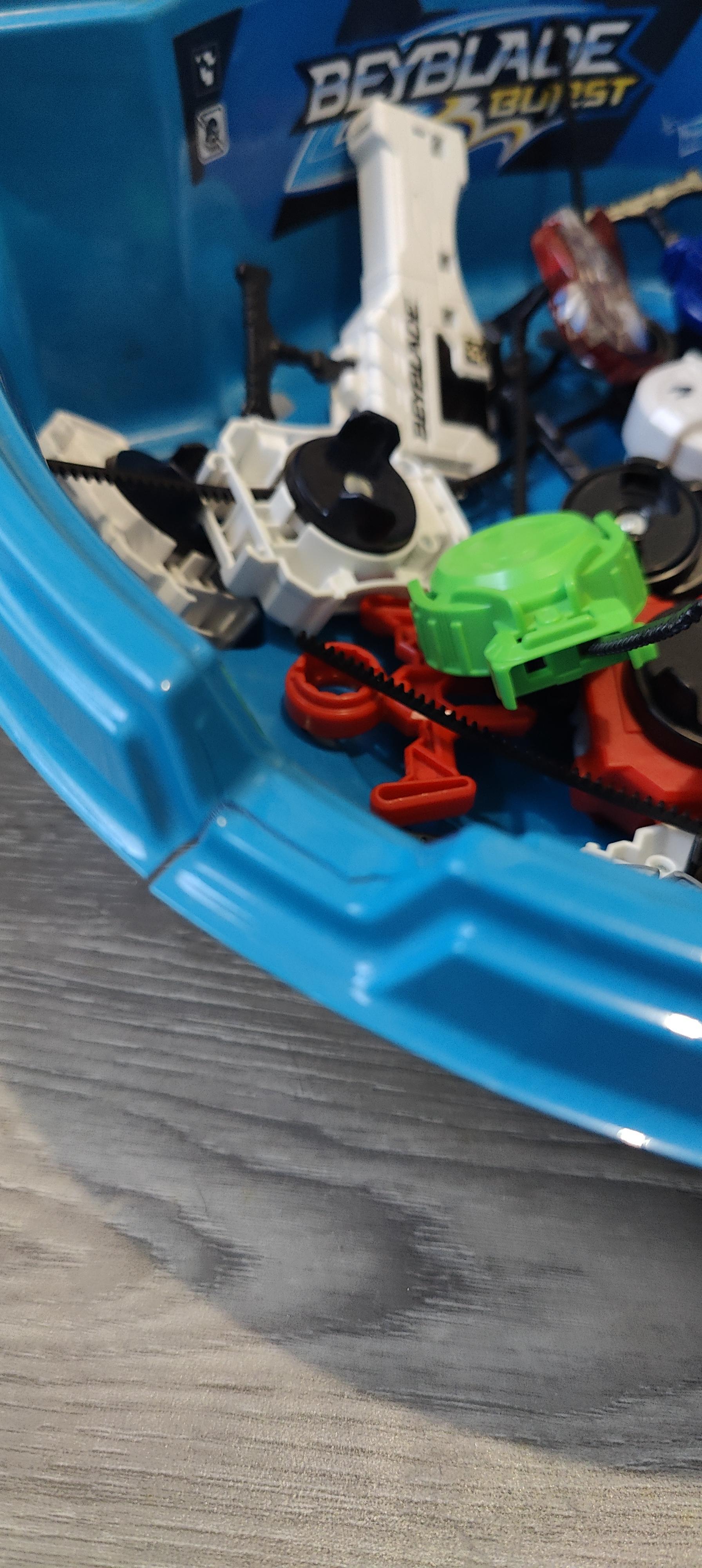 troc de troc gros lot de toupies + lanceur avec arène, dans l'état image 1