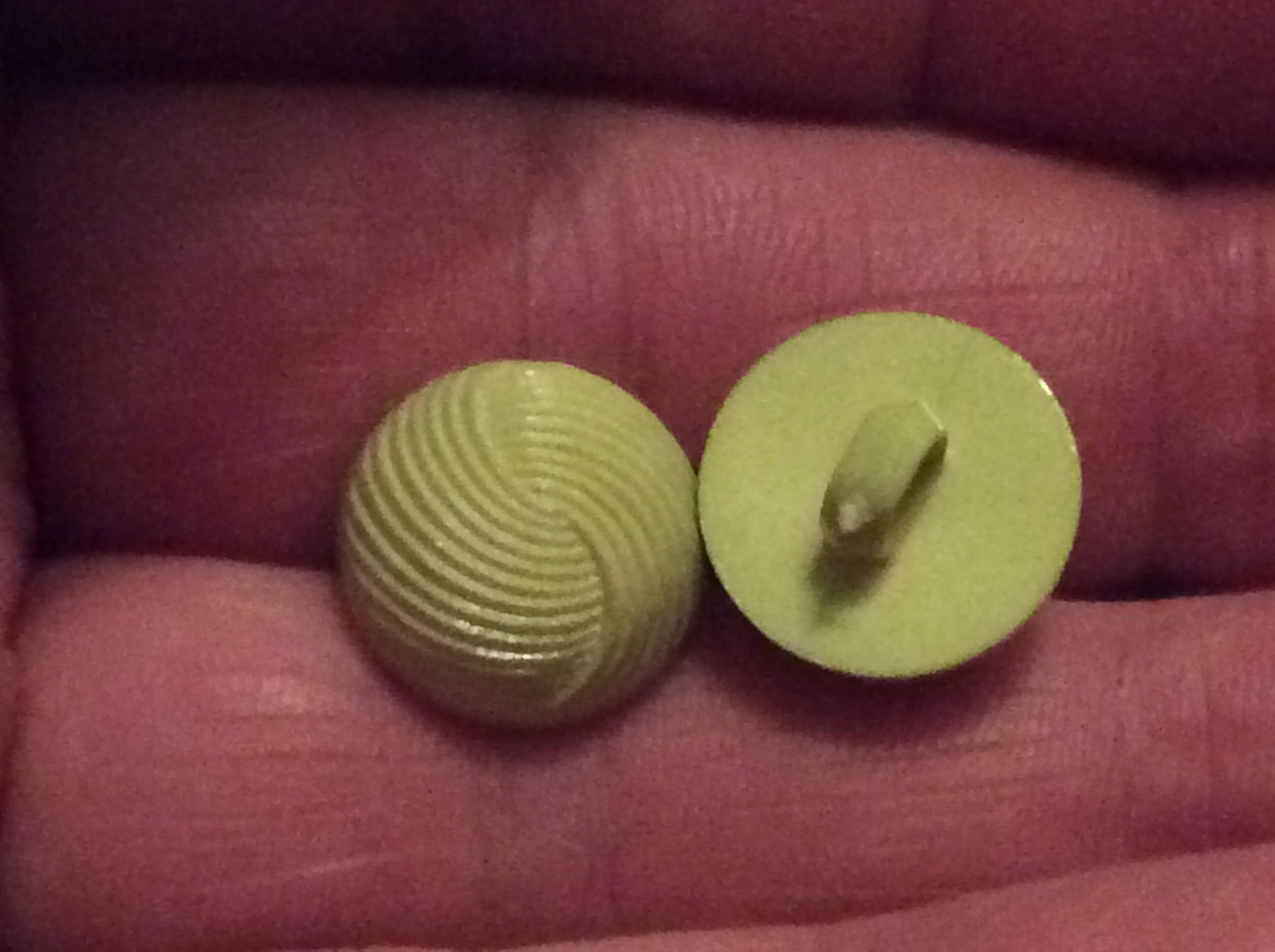troc de troc petits boutons vert clair 8 mm image 1