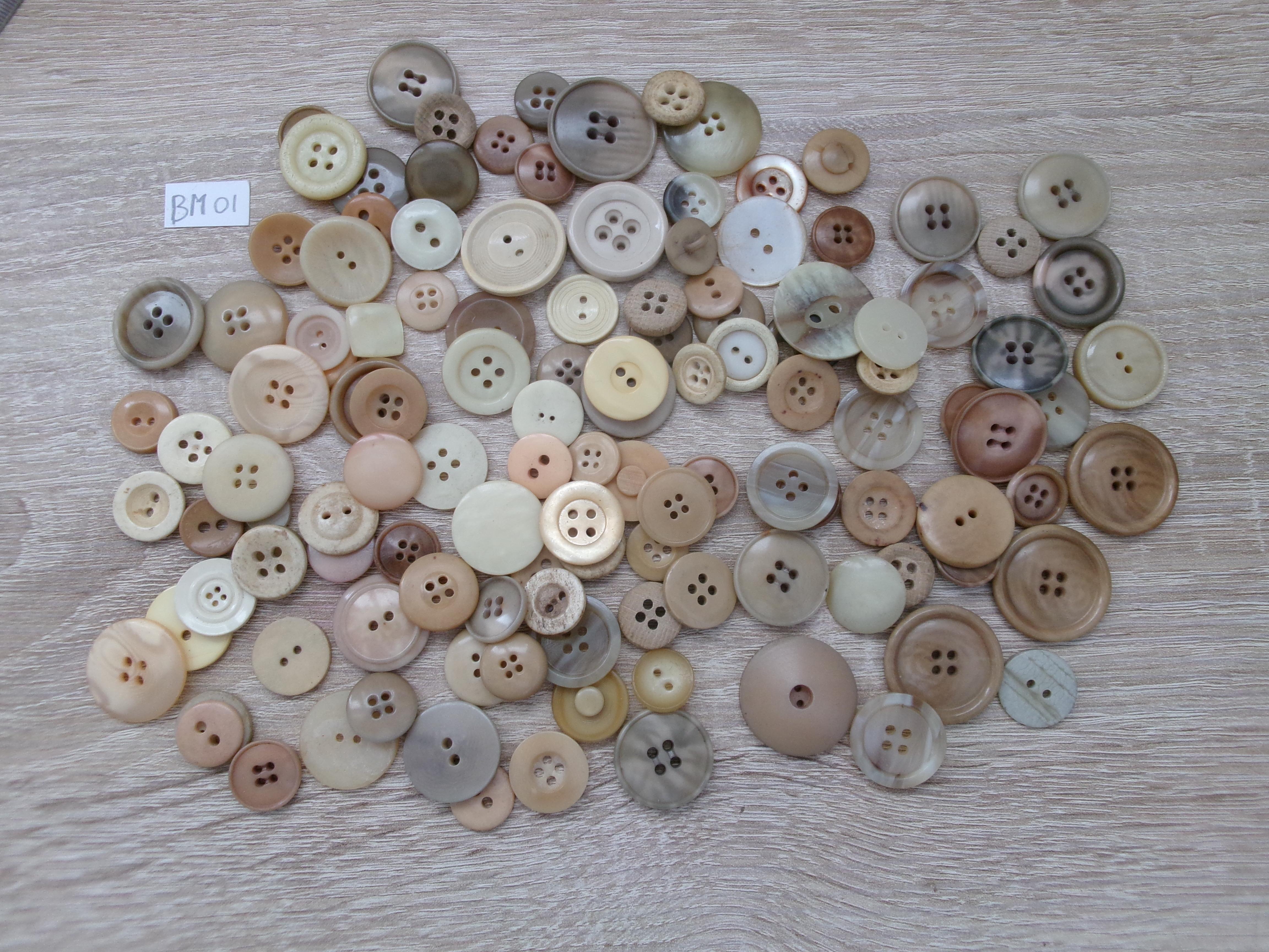 troc de troc boutons vintage marron et beige 4 , 2 et 1 trous ( réf bm01 ) image 0