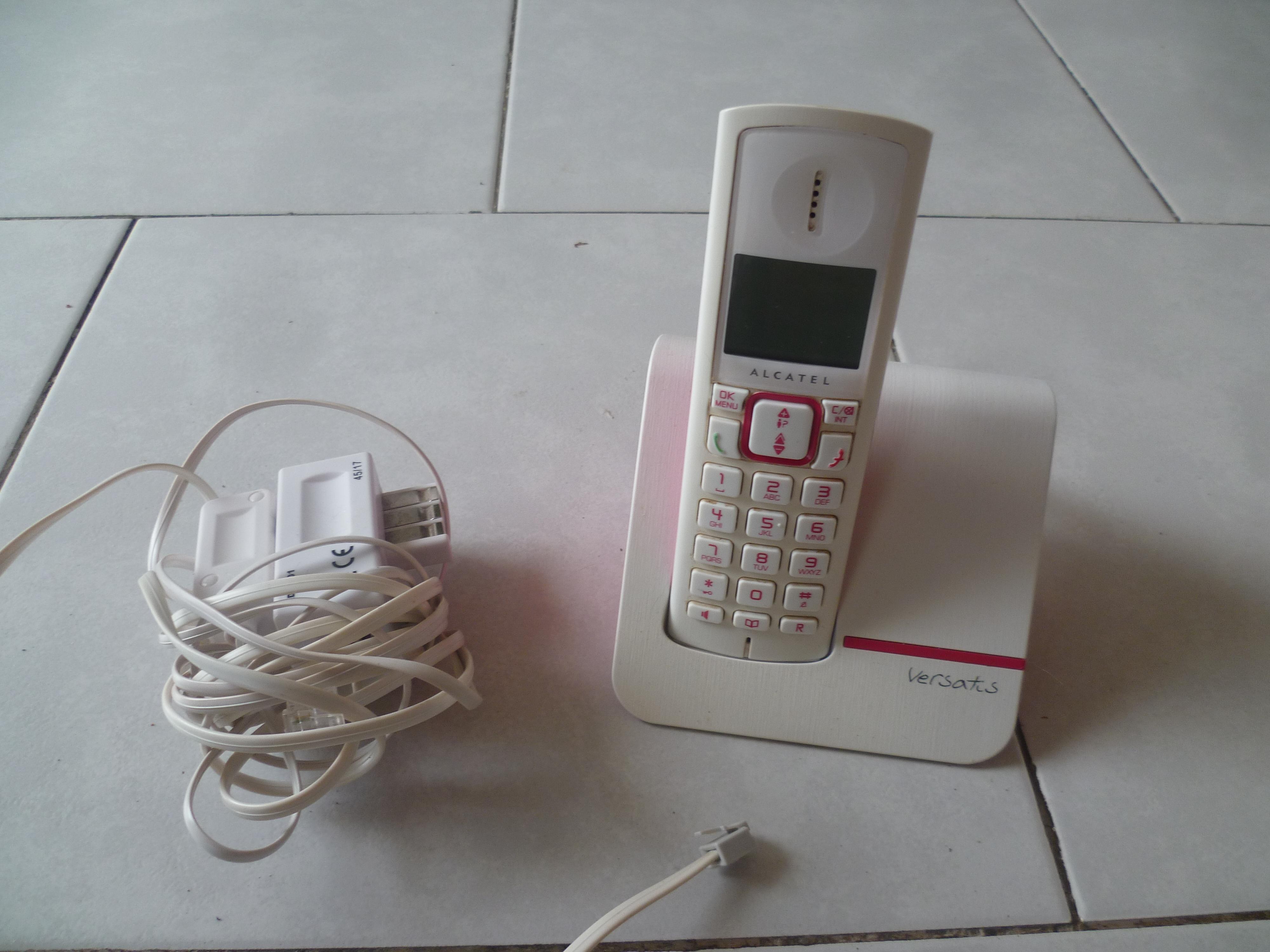 troc de troc téléphone alcatel - blanc et rose image 1