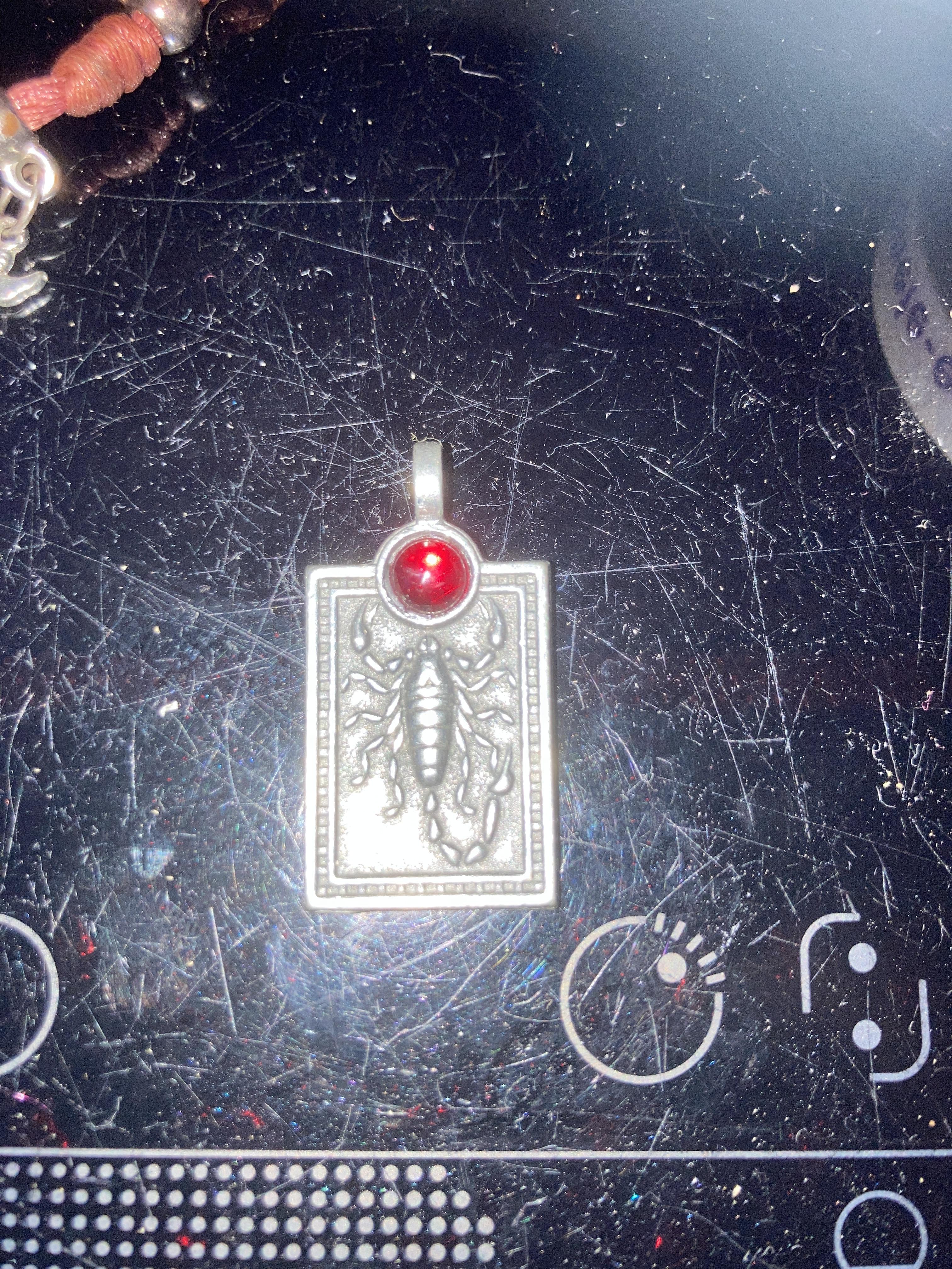 troc de troc pendentif scorpion image 0