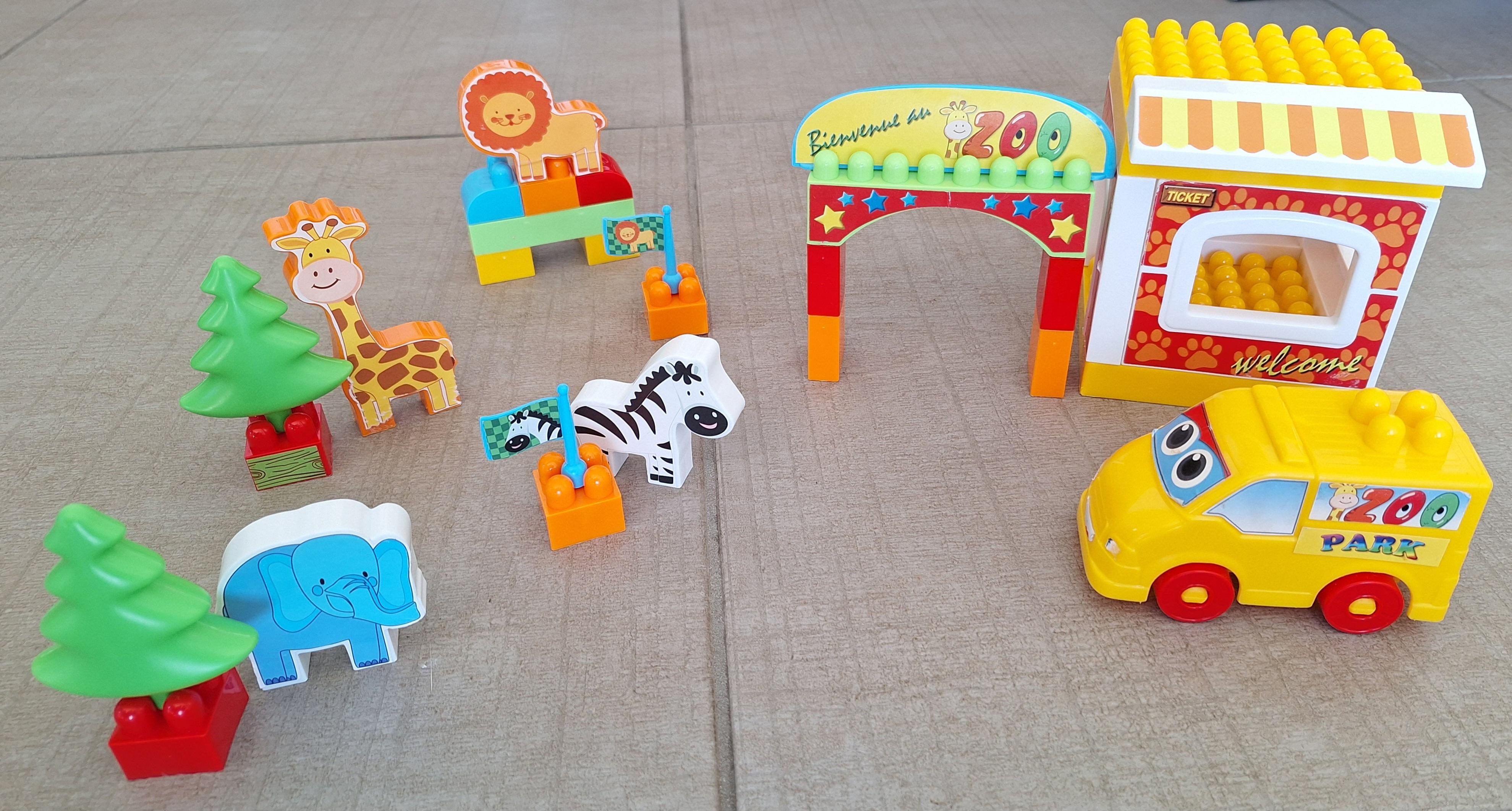 troc de troc pièces plastiques zoo maison véhicule et animaux image 0