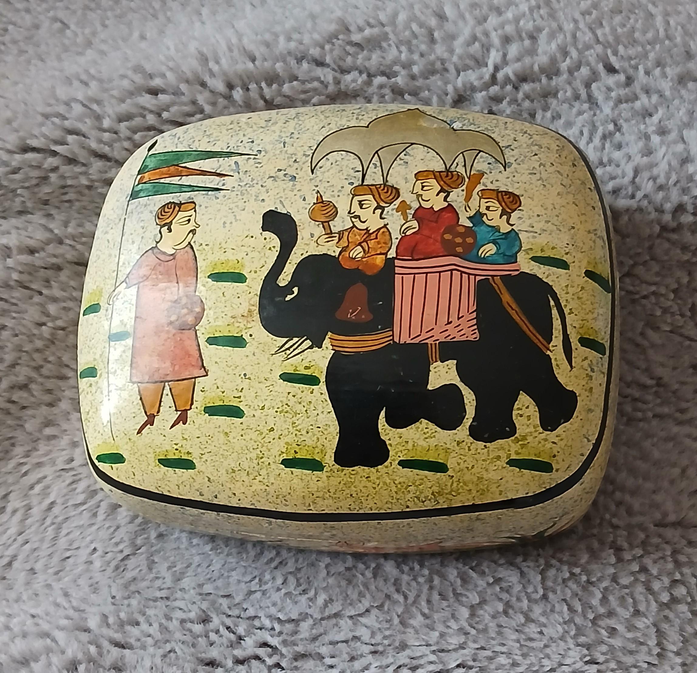troc de troc reserver fidji une  boîte en fer image 0