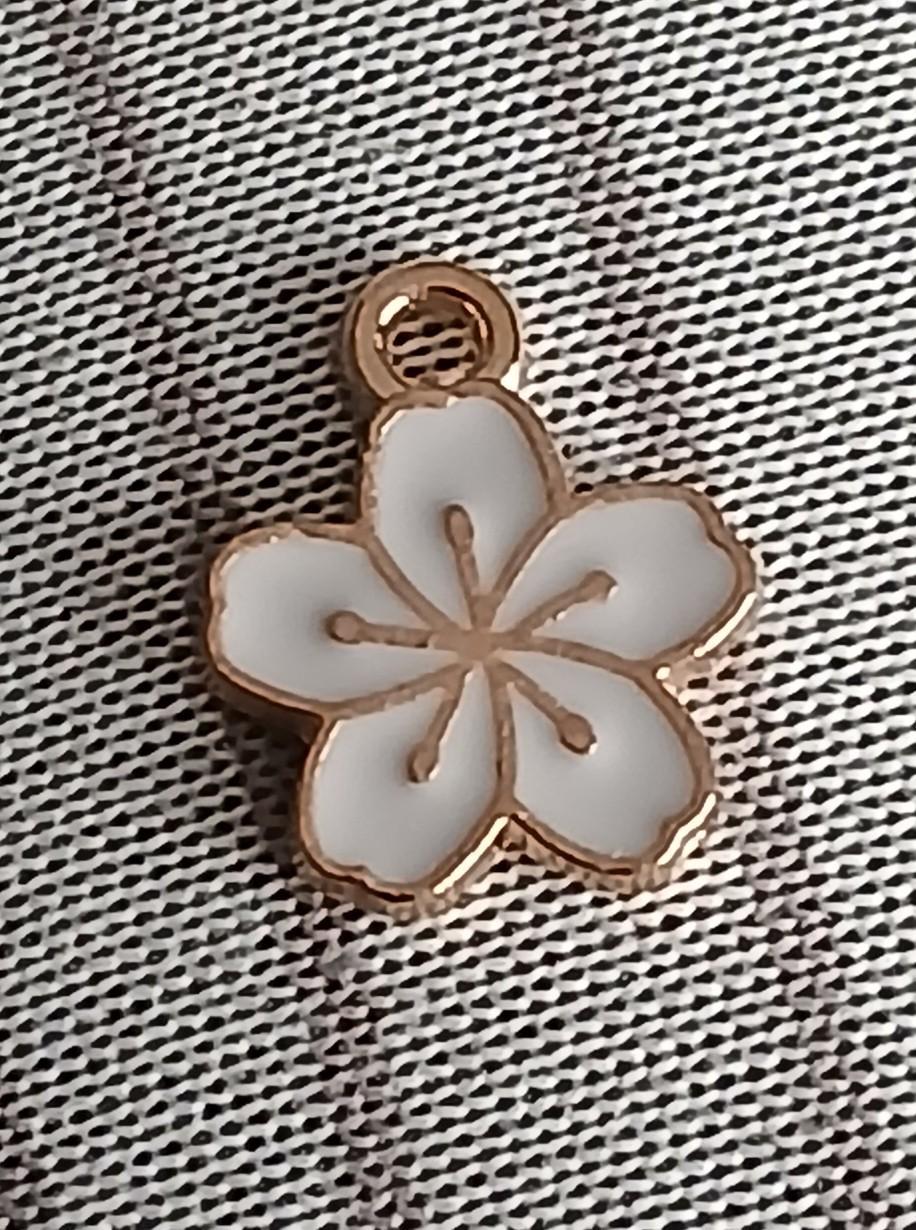 troc de troc reserver valvi. un pendentif image 0