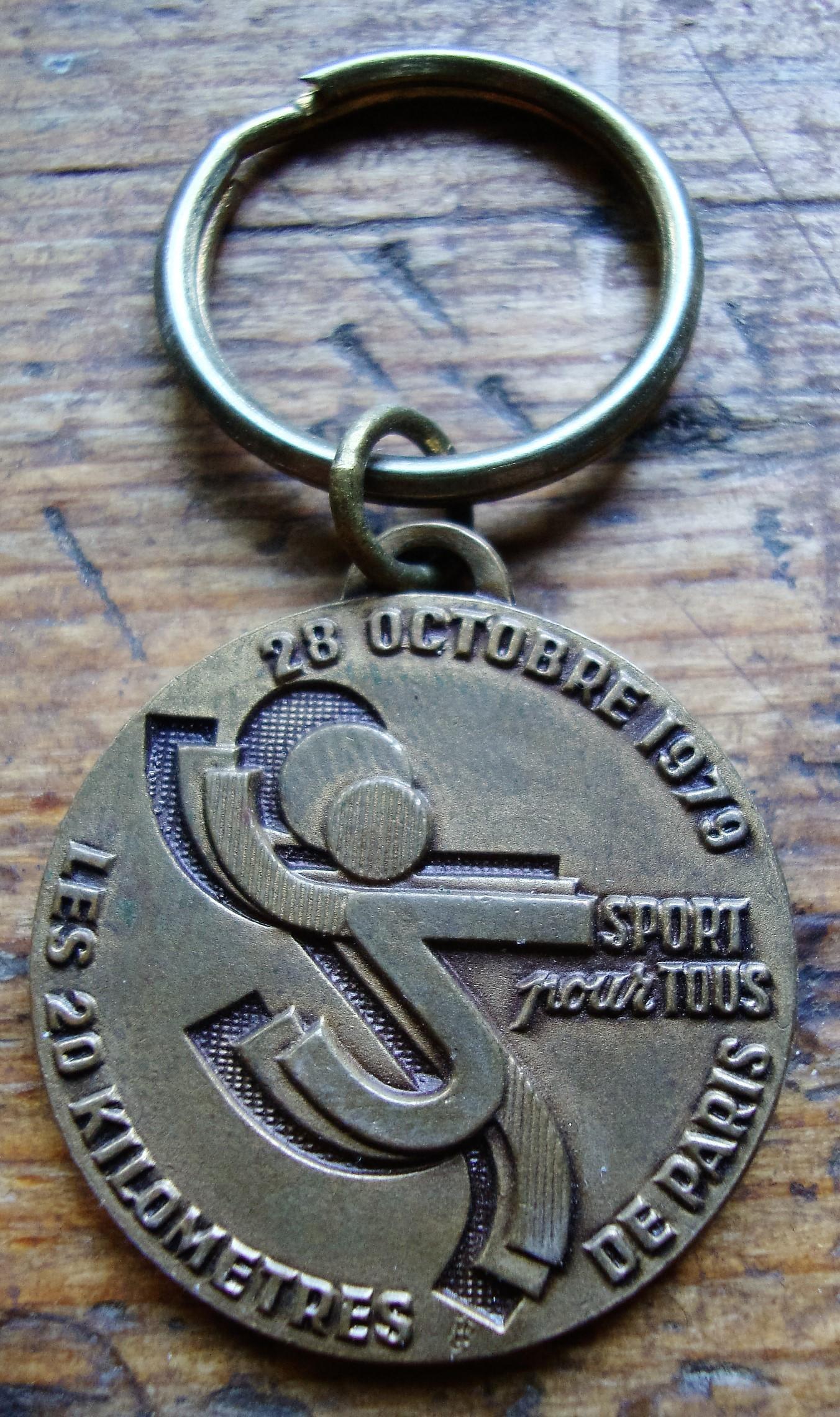 troc de troc porte clés "les 20kilométres de paris " 1979 image 0