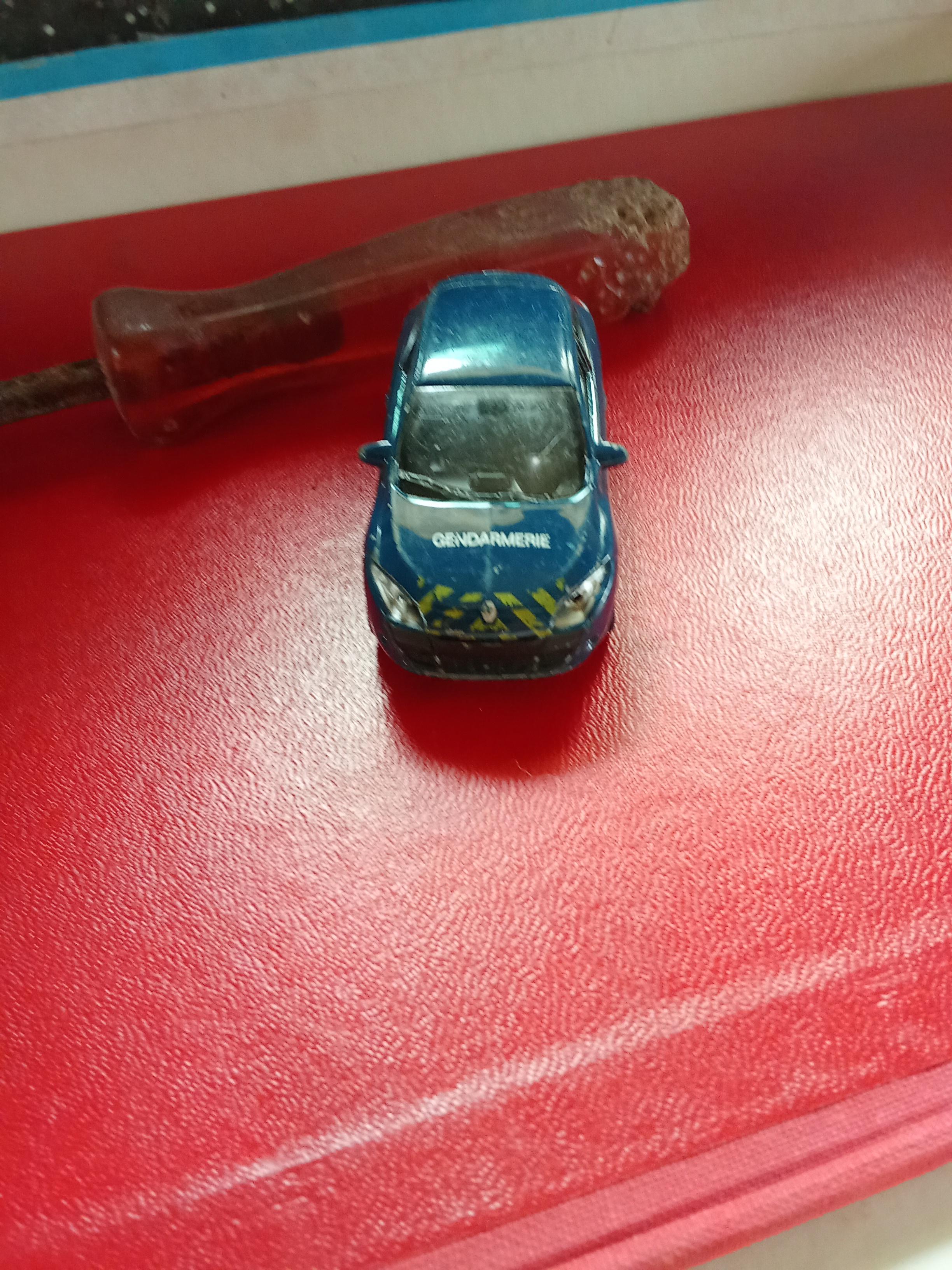 troc de troc voiture gendarmerie norev échelle 1/43 réserver marylou image 0