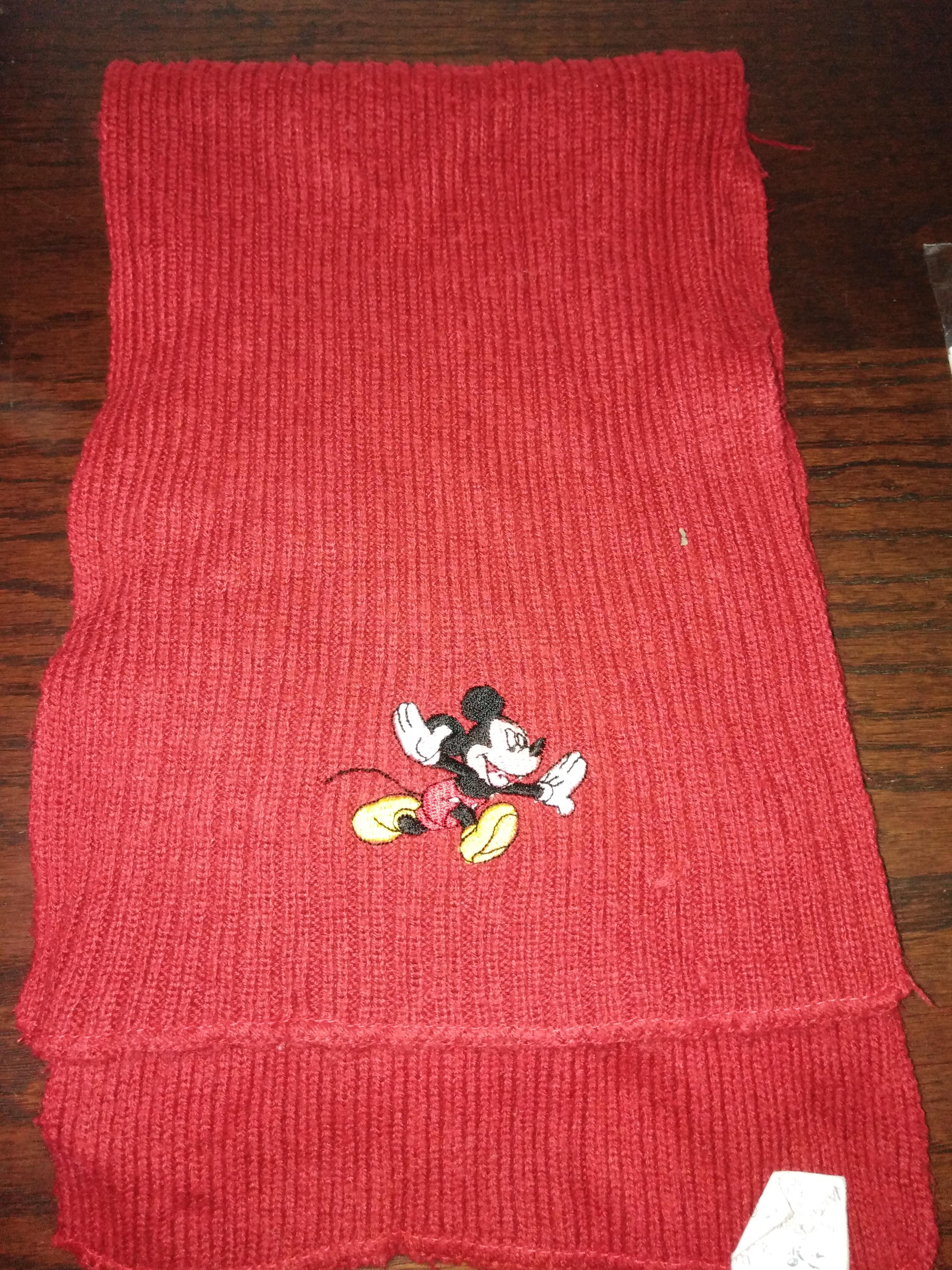 troc de troc Écharpe mickey en très bon etat image 0