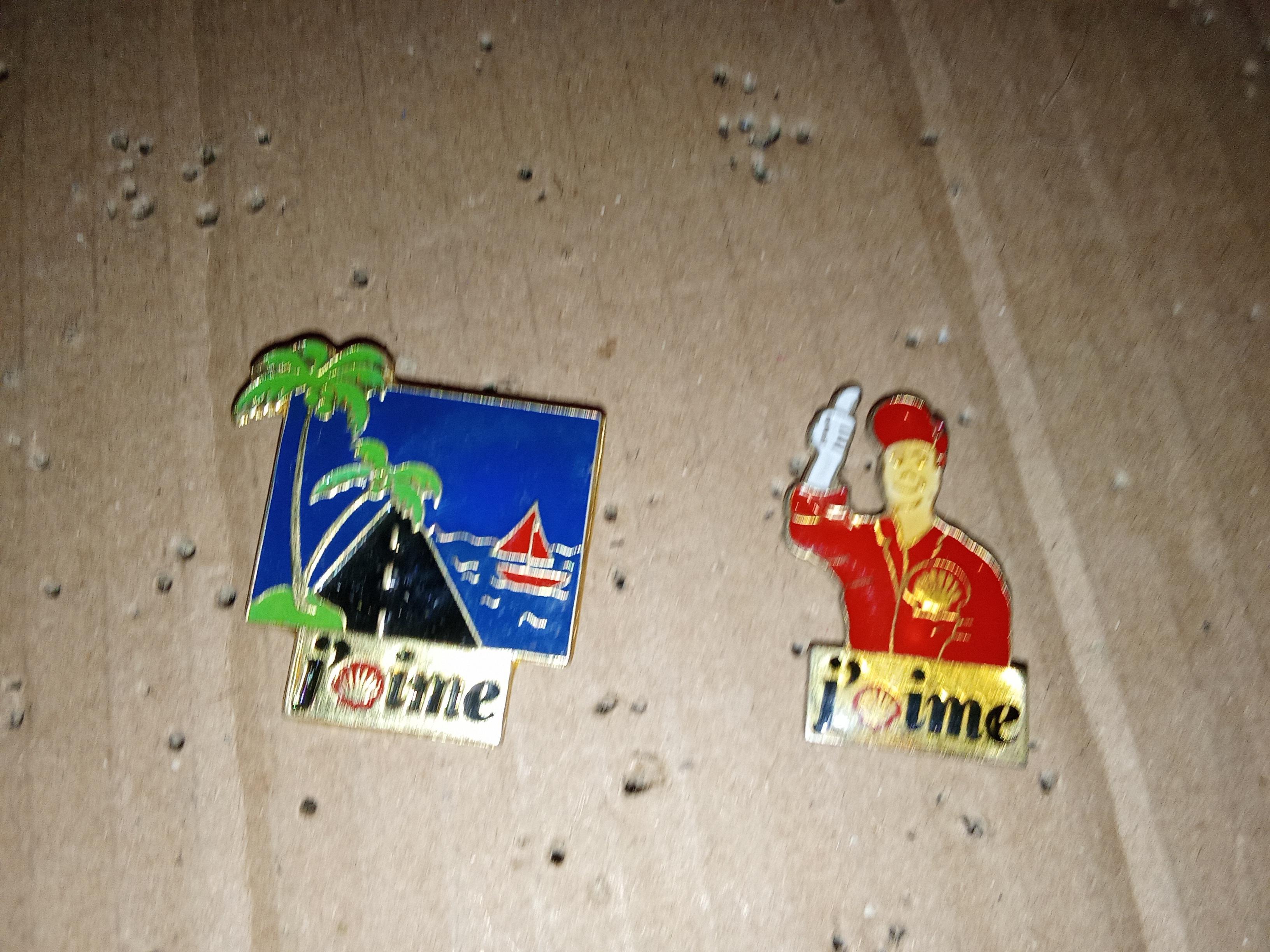 troc de troc 2 pin's carburant image 0