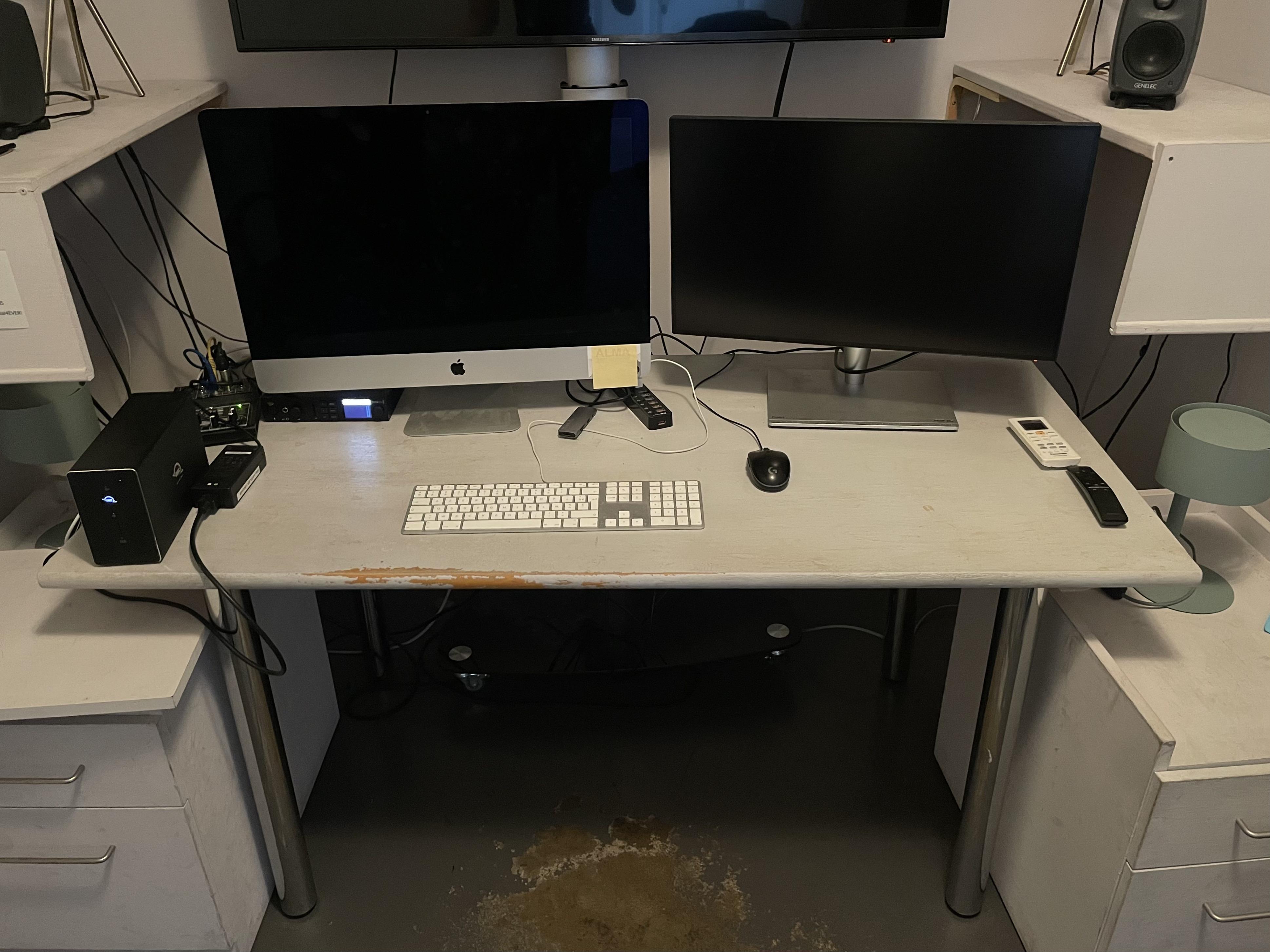 troc de troc bureau de travail gris image 0