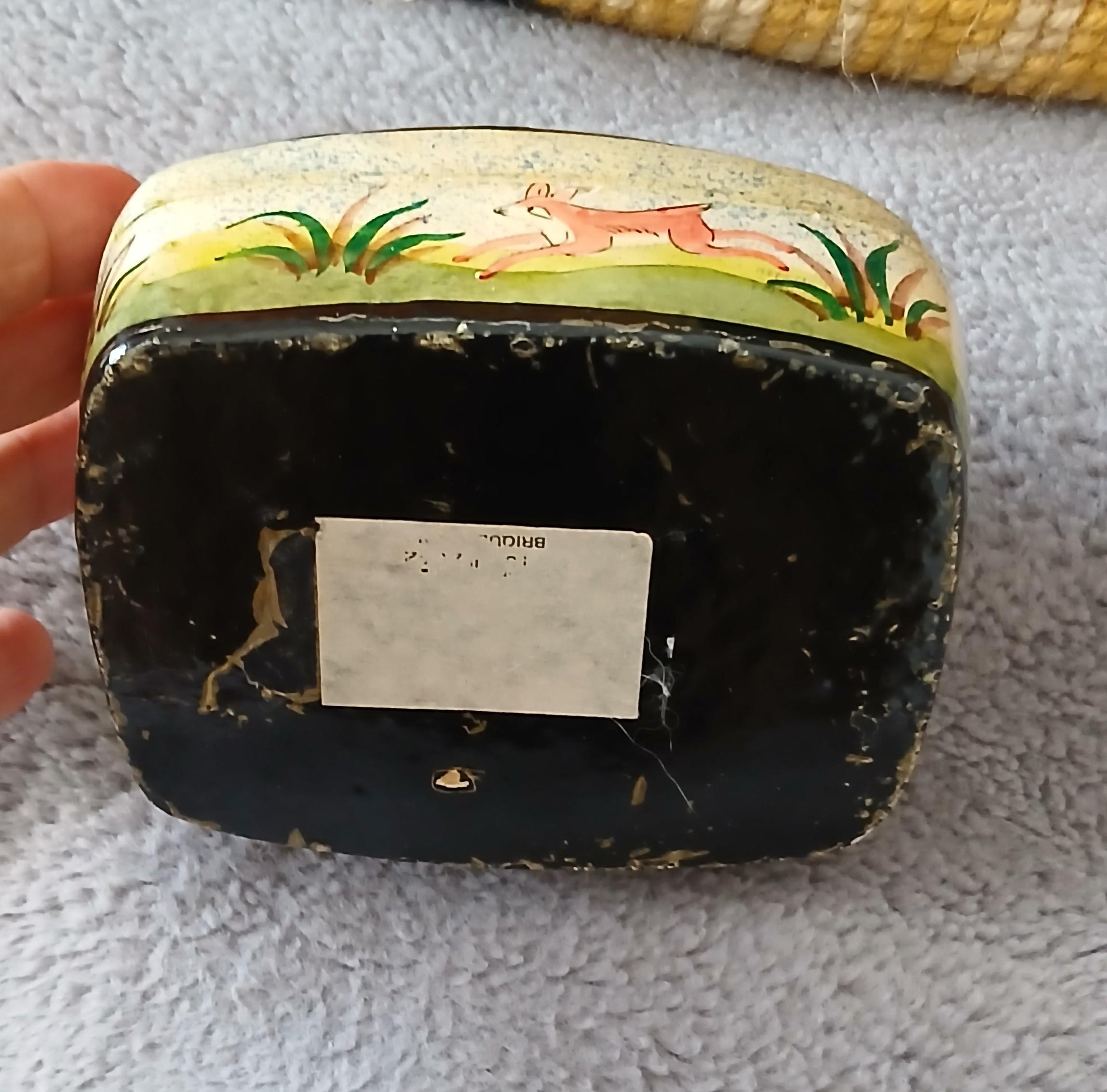 troc de troc reserver fidji une  boîte en fer image 2