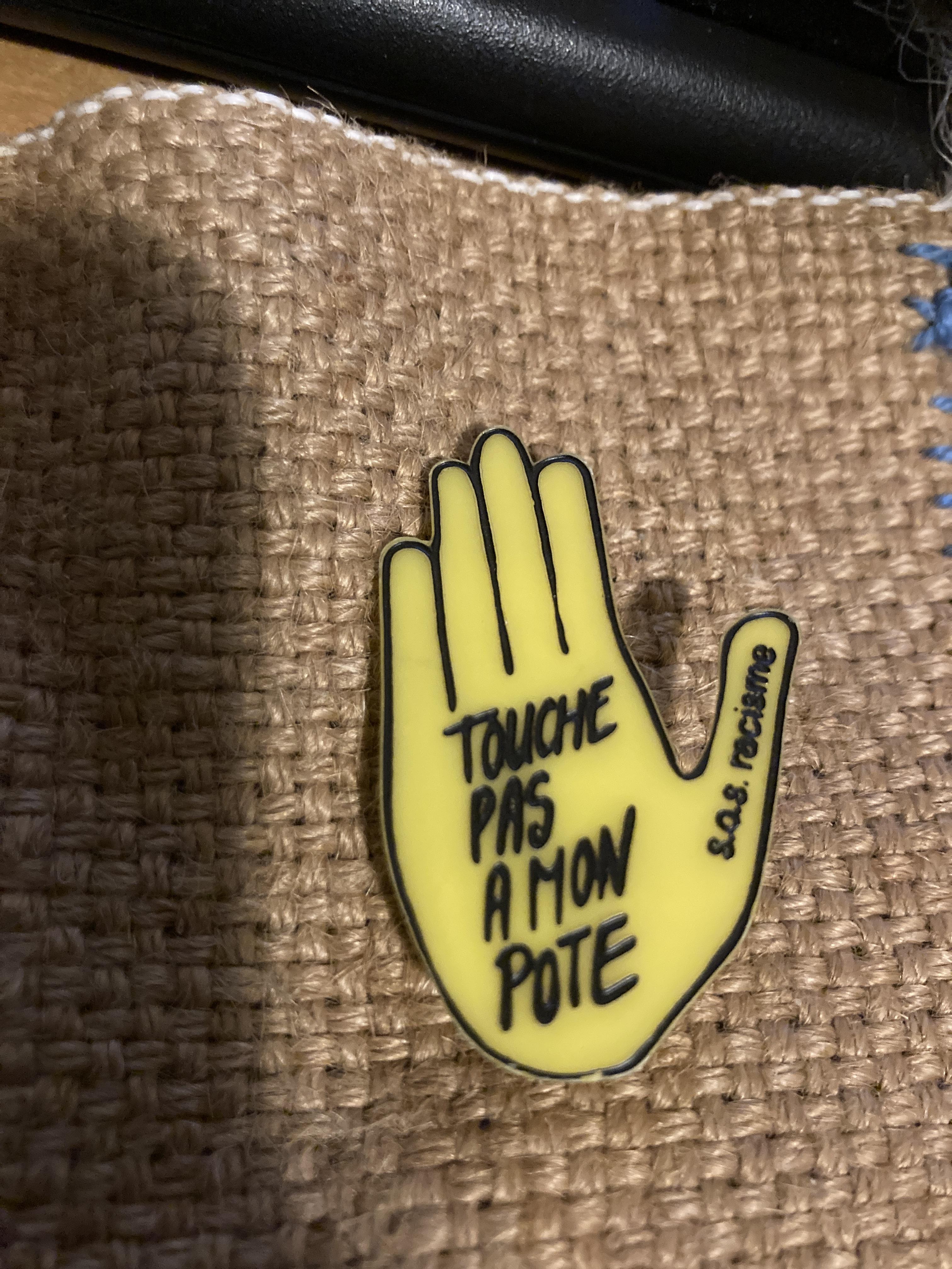 troc de troc badge touche pas à mon pote image 0