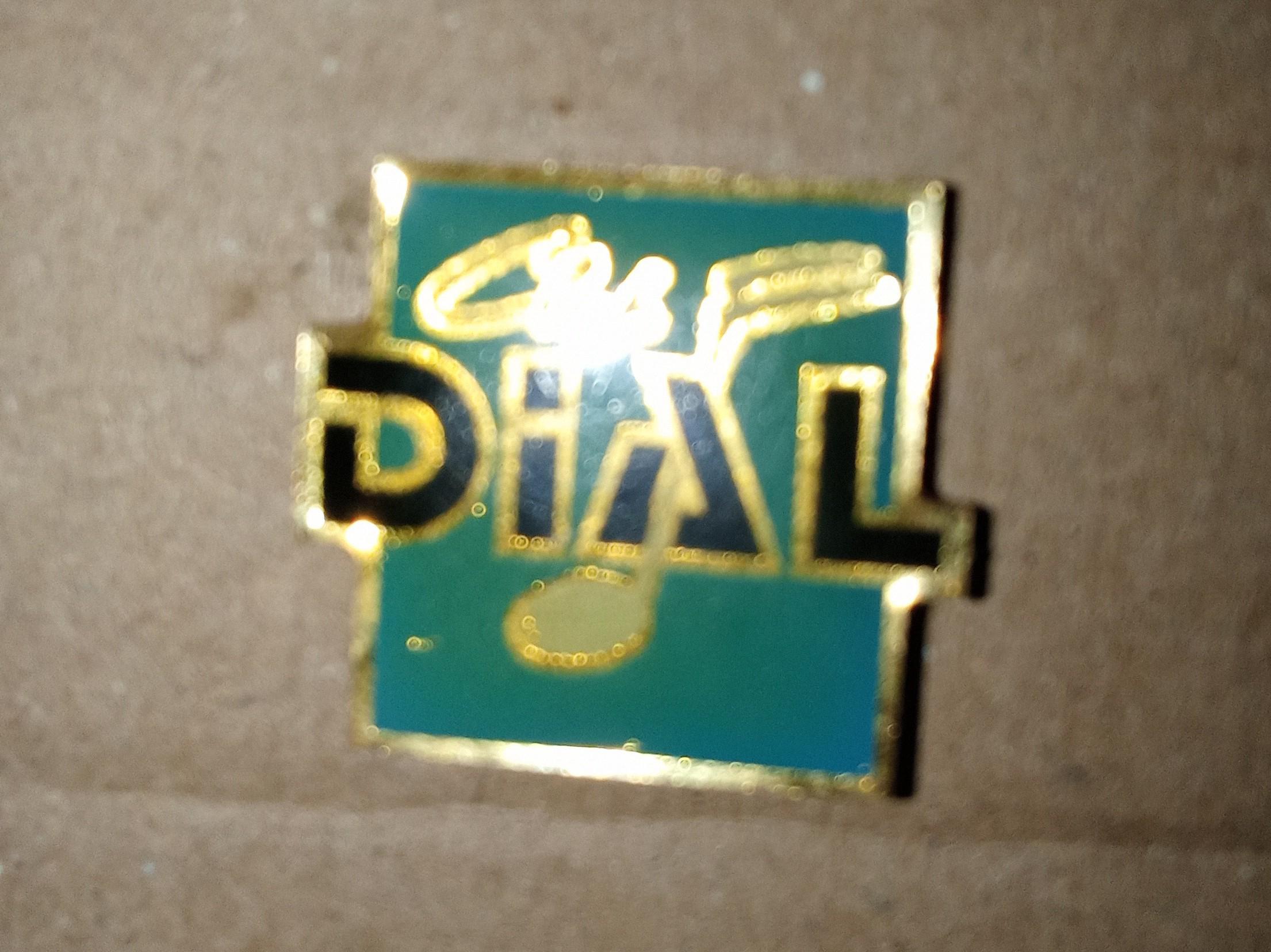 troc de troc pin's avec attache image 0