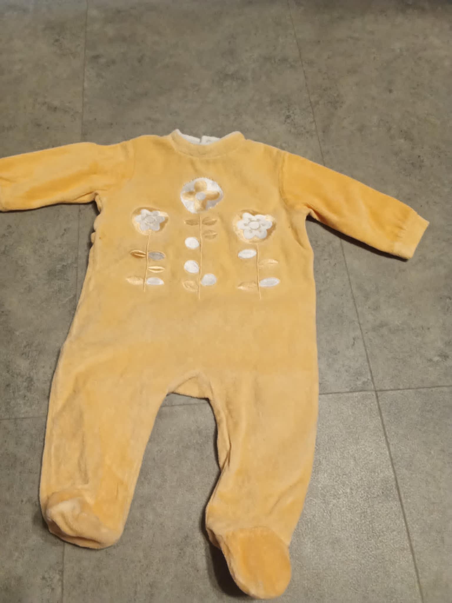 troc de troc pyjama jaune 6 mois pik ouic mixe image 0