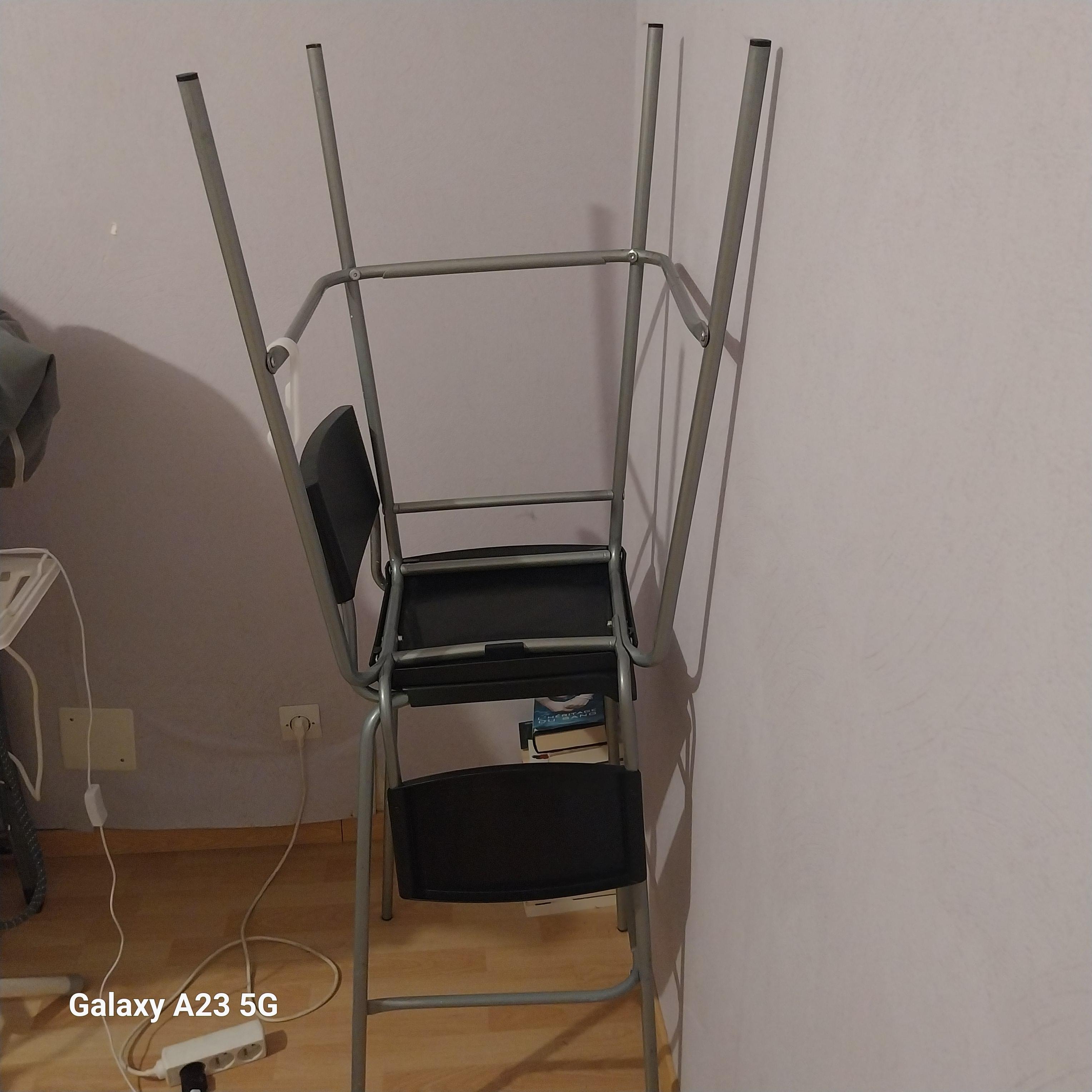 troc de troc 2 chaises de bar image 0