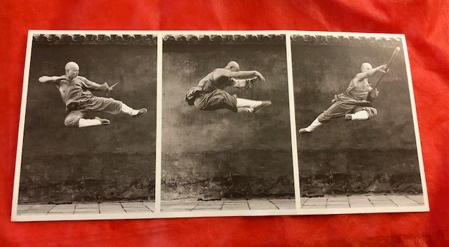 troc de troc carte postale rétro n&b art martial - 1 pli image 0