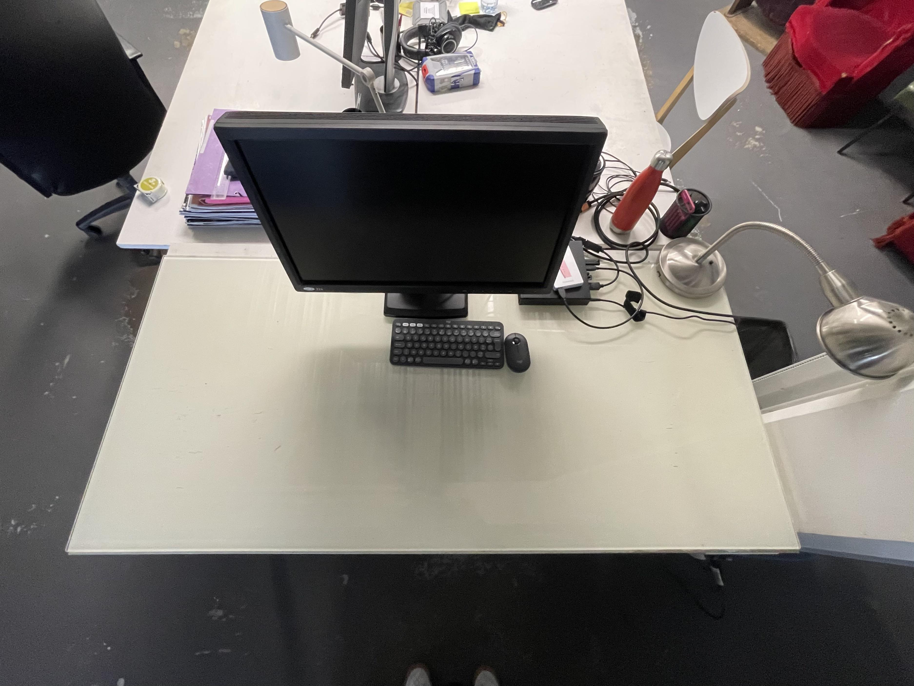 troc de troc bureau en bois avec plateau en verre image 1