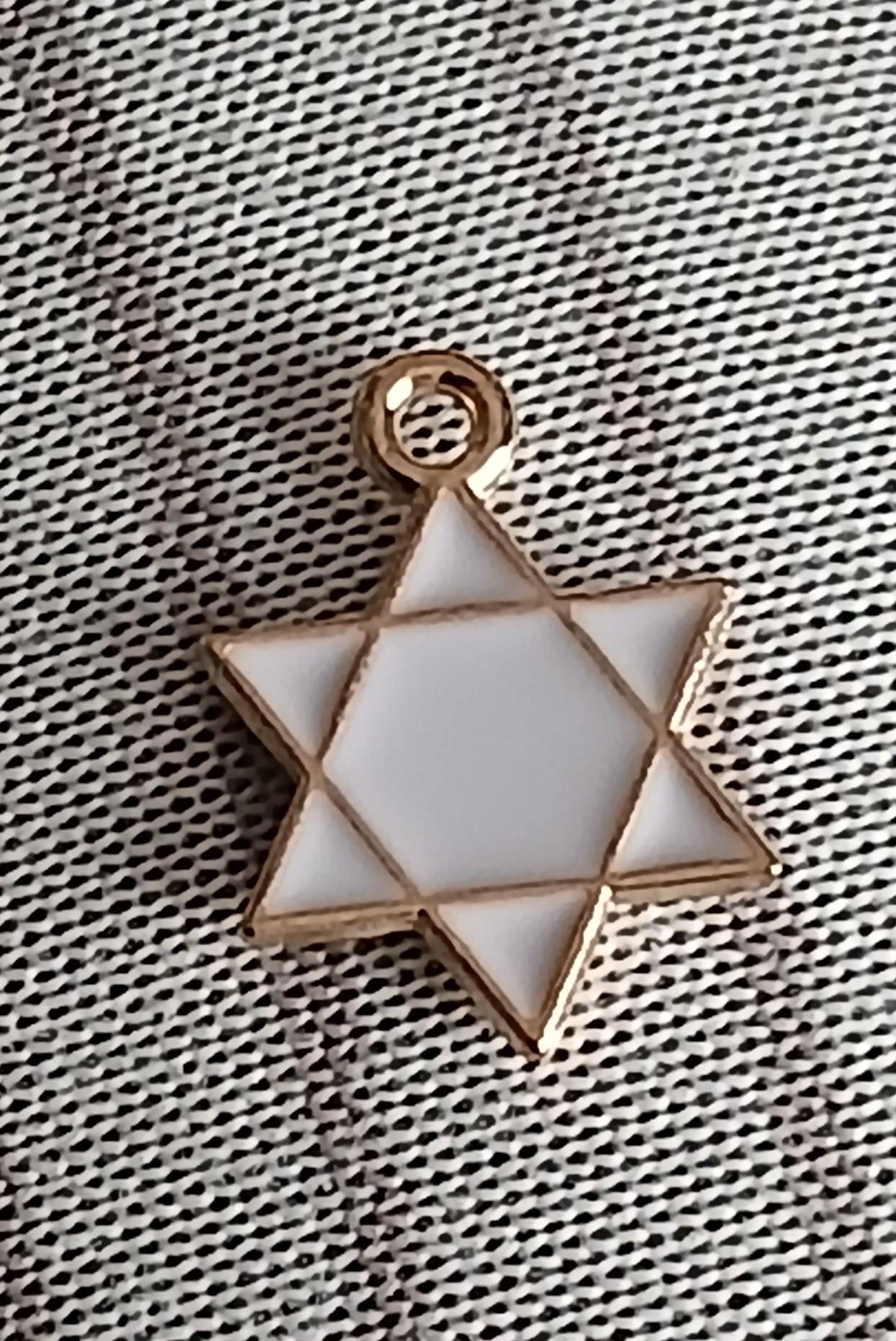 troc de troc reserver sophie un pendentif image 0