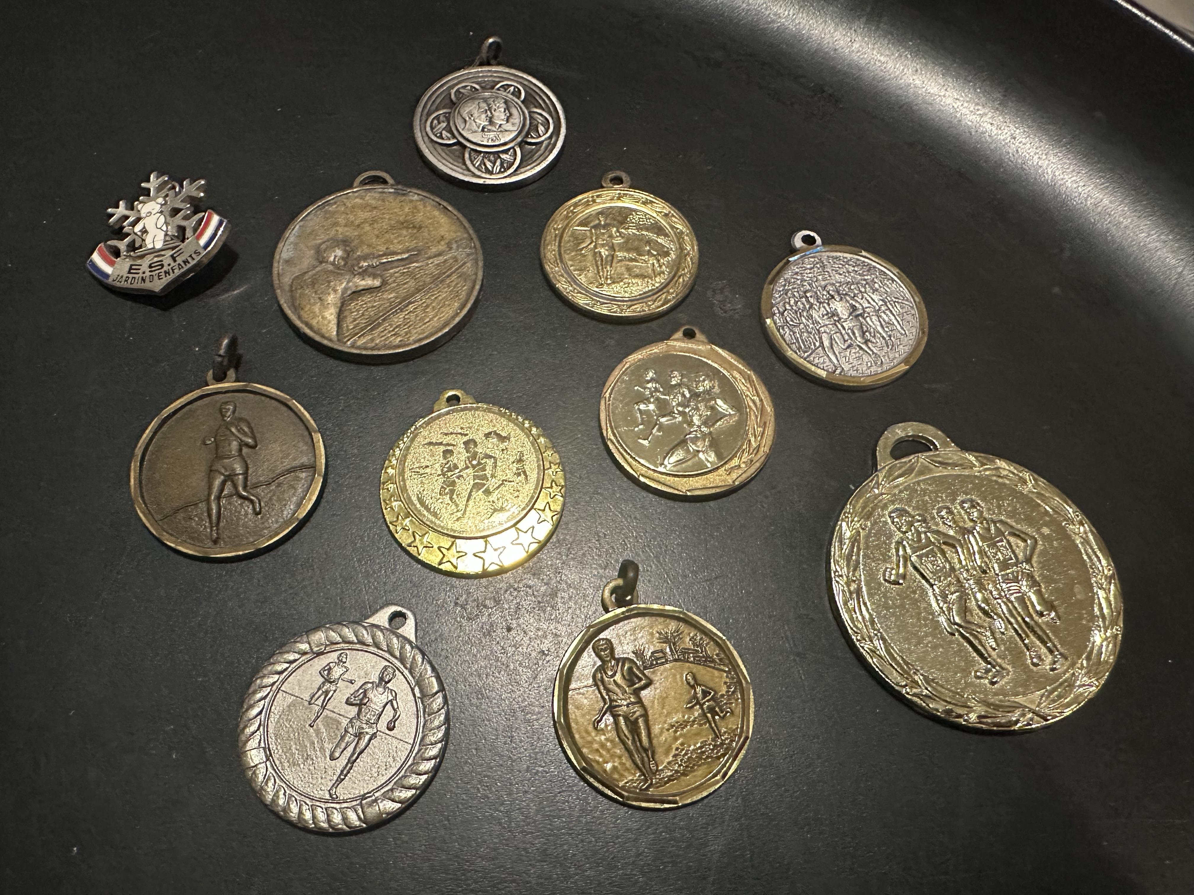 troc de troc lot médailles sportives flocon image 0